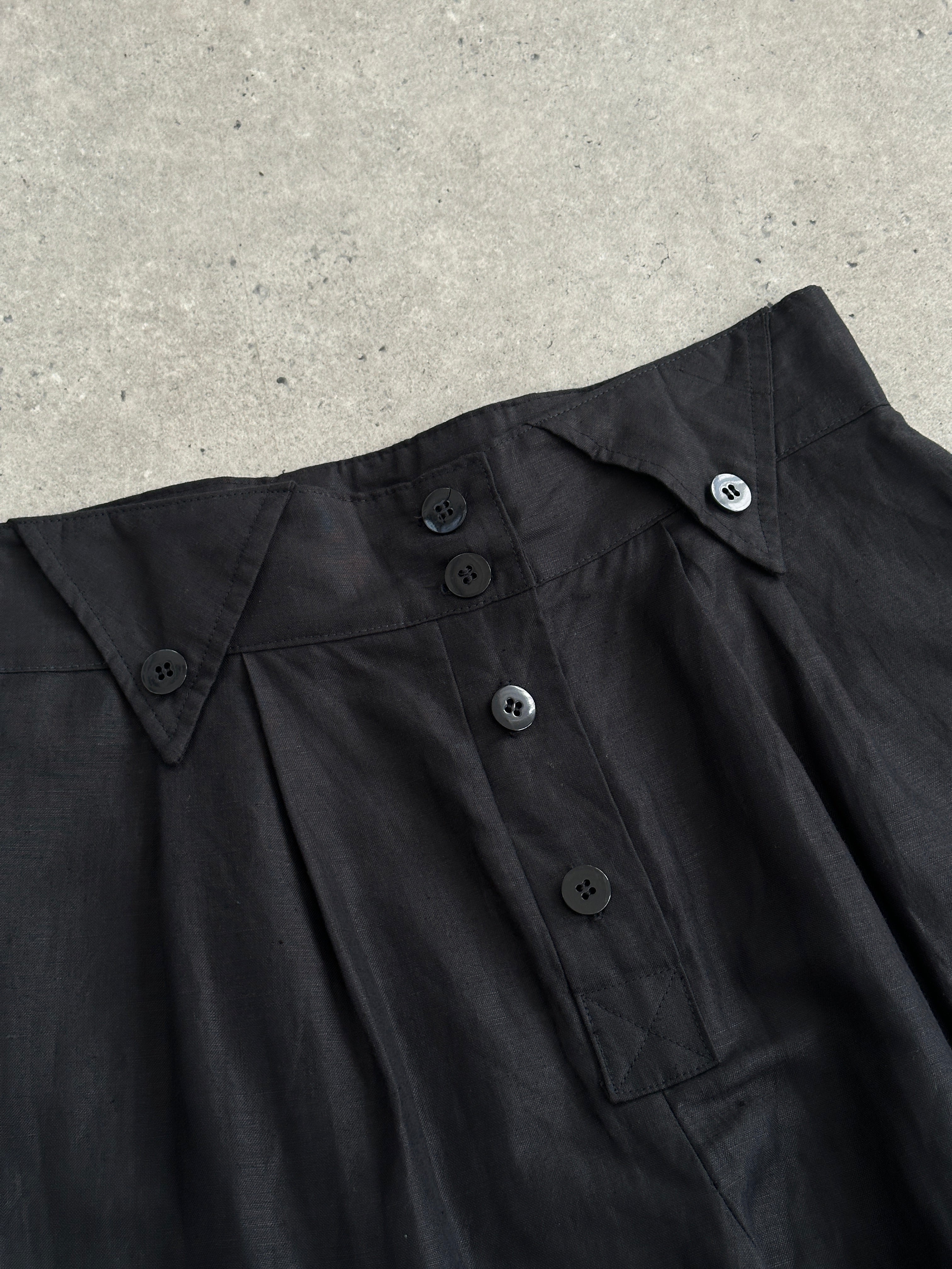 Vintage high waisted tapered trousers in size W26, featuring a classic vintage style with a tailored fit and retro fabric.