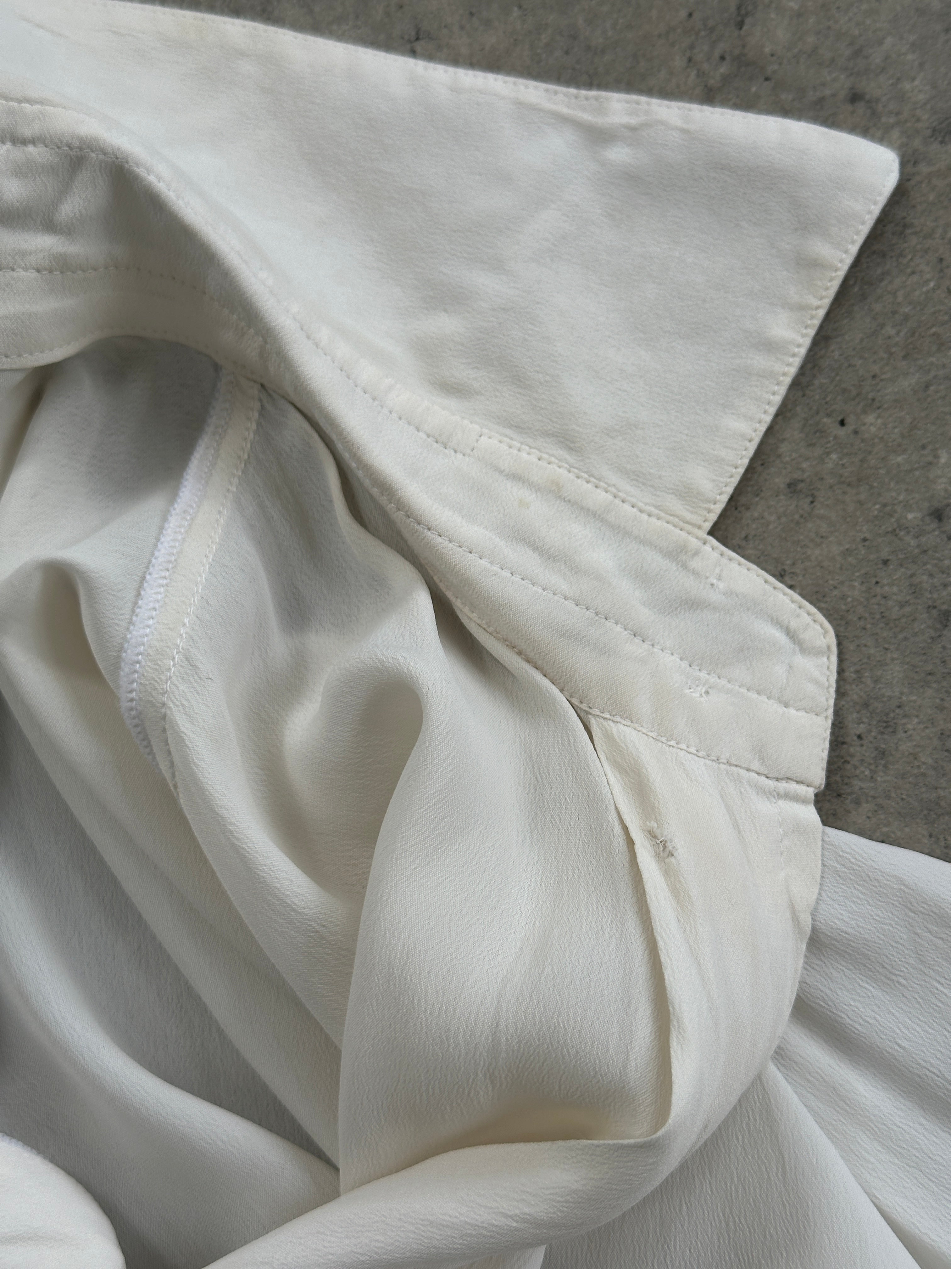 Vintage silk flowy shirt in size L, featuring a relaxed fit and elegant drape, perfect for casual or dressy occasions.