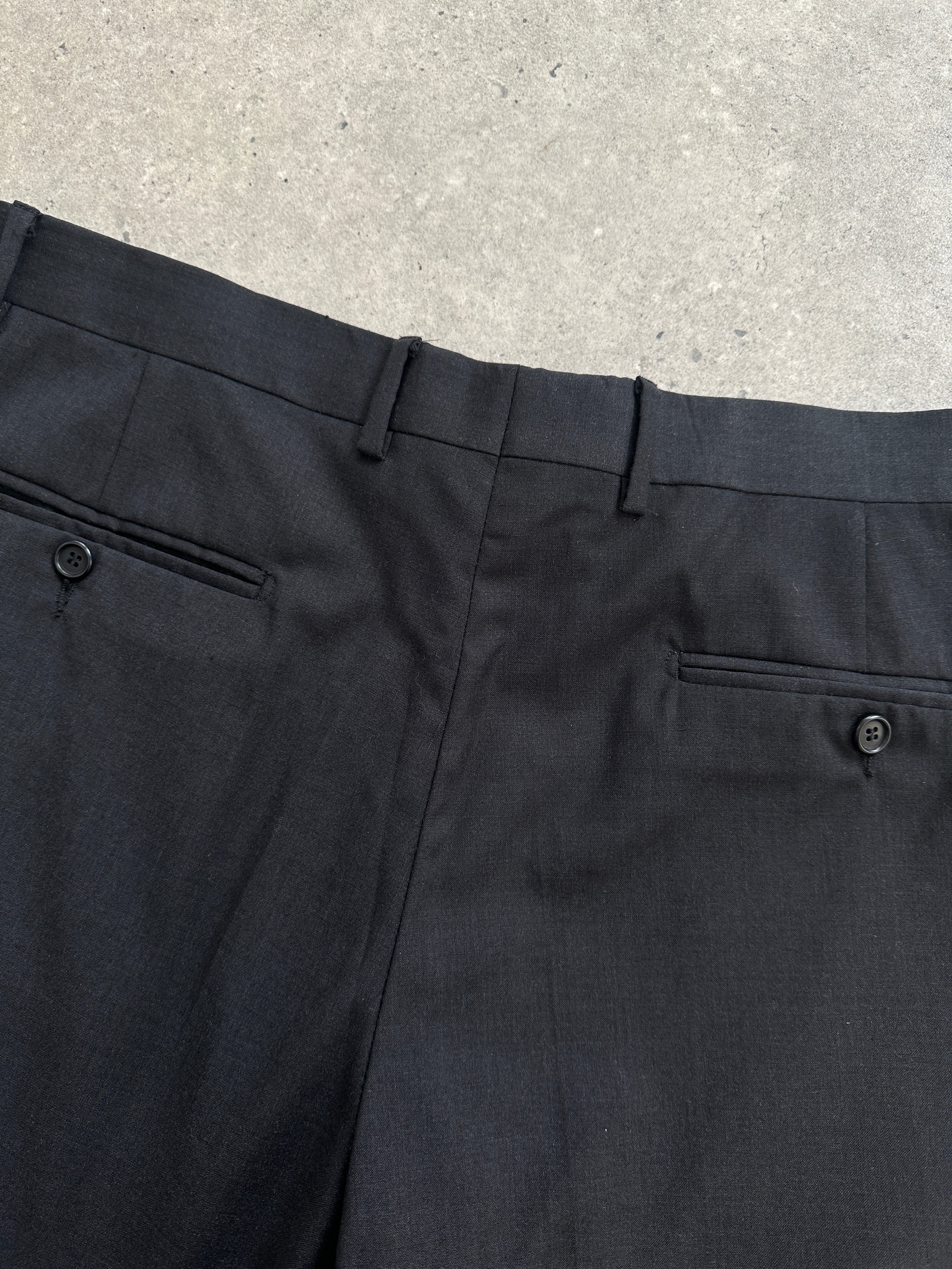 Vintage wool straight-leg tailored trousers in size W34, showcasing classic design and high-quality fabric.