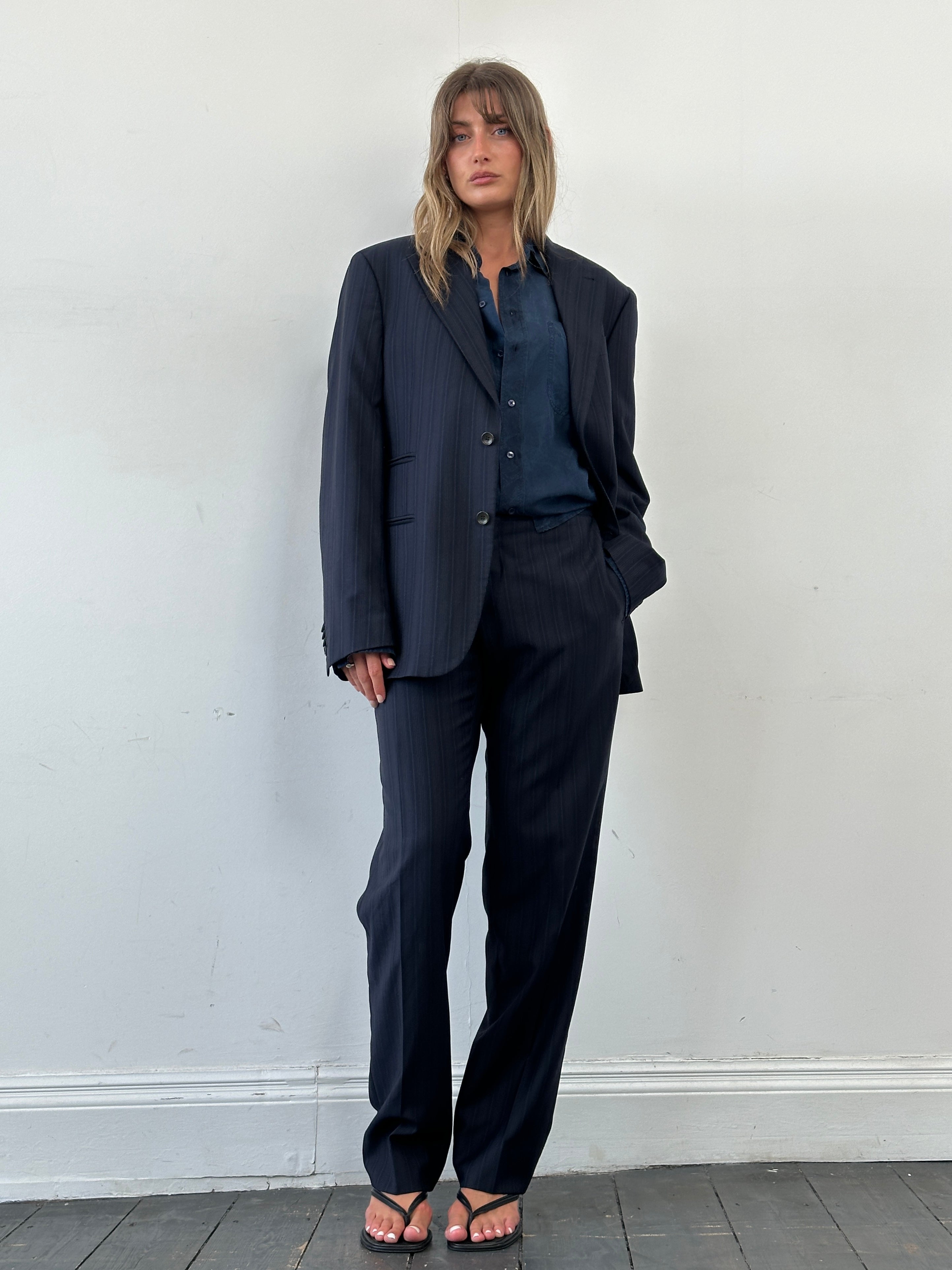 Daniele Alessandrini pure wool single-breasted suit in size 42R/W34, displayed on a hanger with a tailored fit and classic lapels.