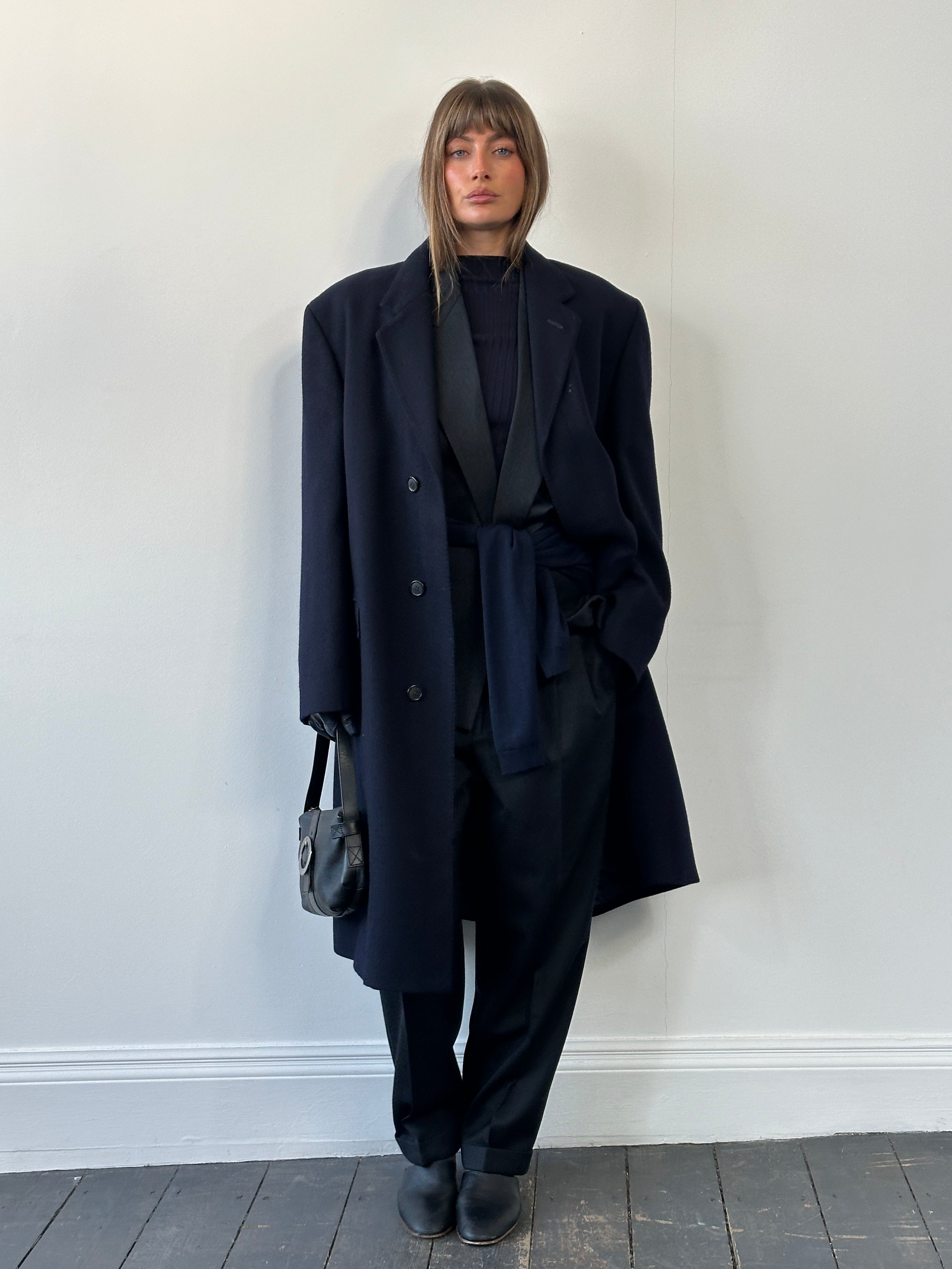 Pierre Cardin 1990s pure wool coat with concealed placket in XL/XXL size, showcasing classic tailored style and quality fabric.