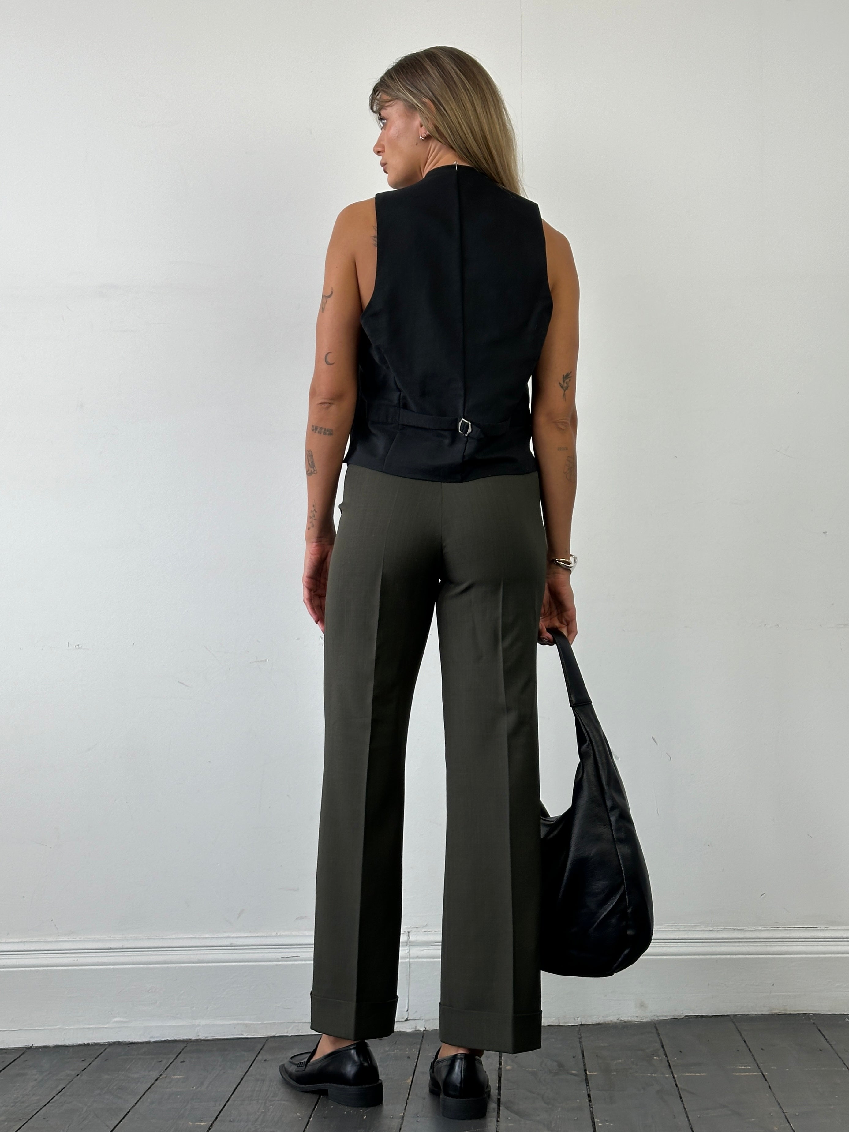 Italian Vintage high waisted straight leg tailored trousers with belt loops and classic design, size W26.