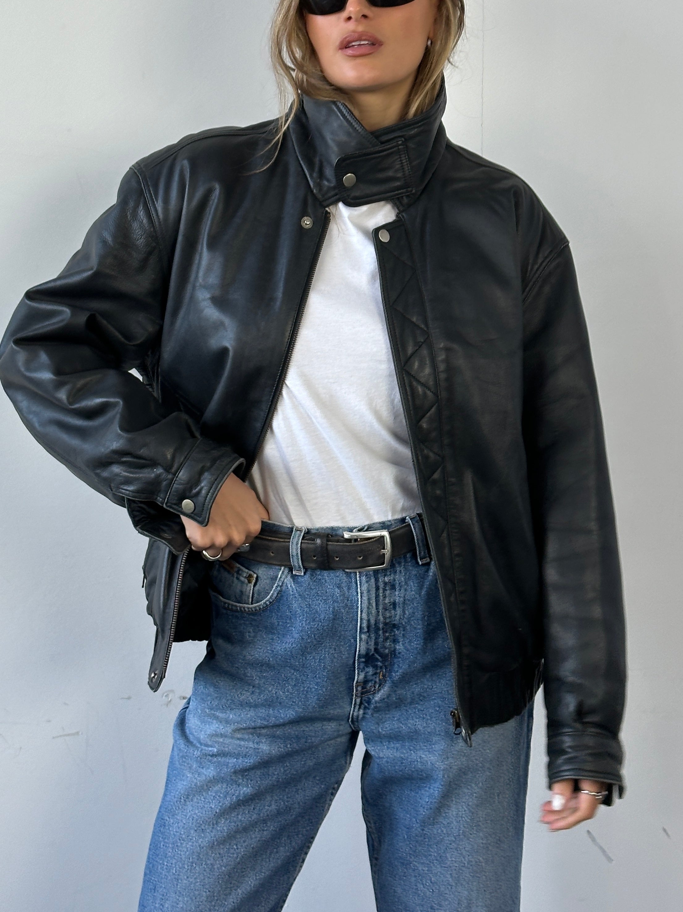 Italian vintage smooth leather bomber jacket in size large with classic design and detailed stitching.
