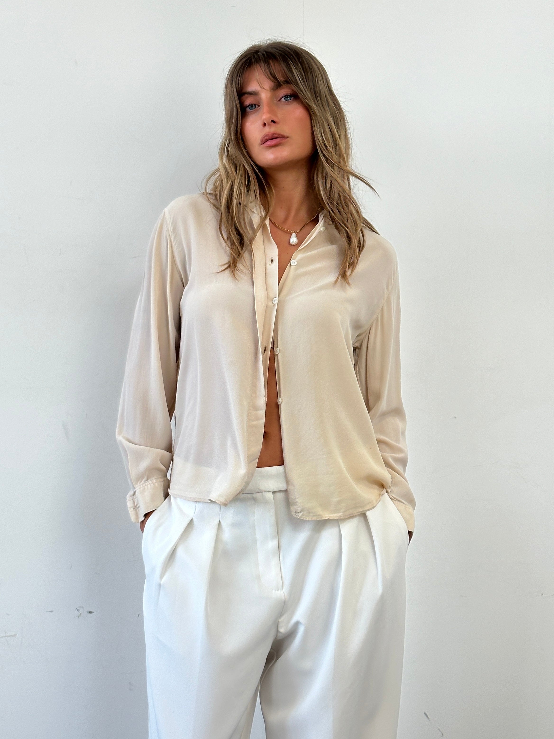 Vintage Italian vintage pure silk blouse with concealed placket, short-sleeve shirt in size S, elegant and lightweight.