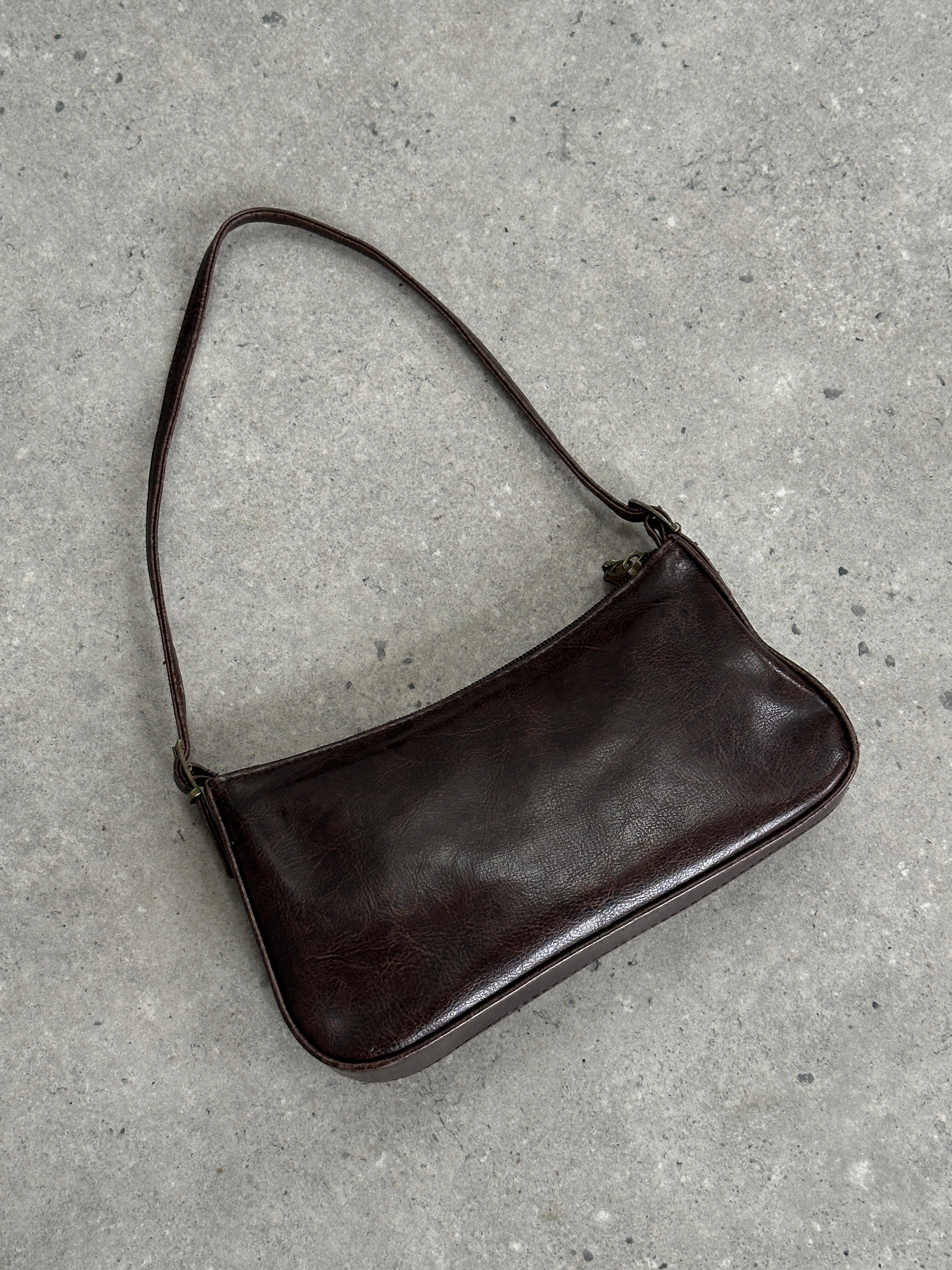 Vintage faux leather shoulder bag with adjustable strap and classic design, perfect for everyday use.