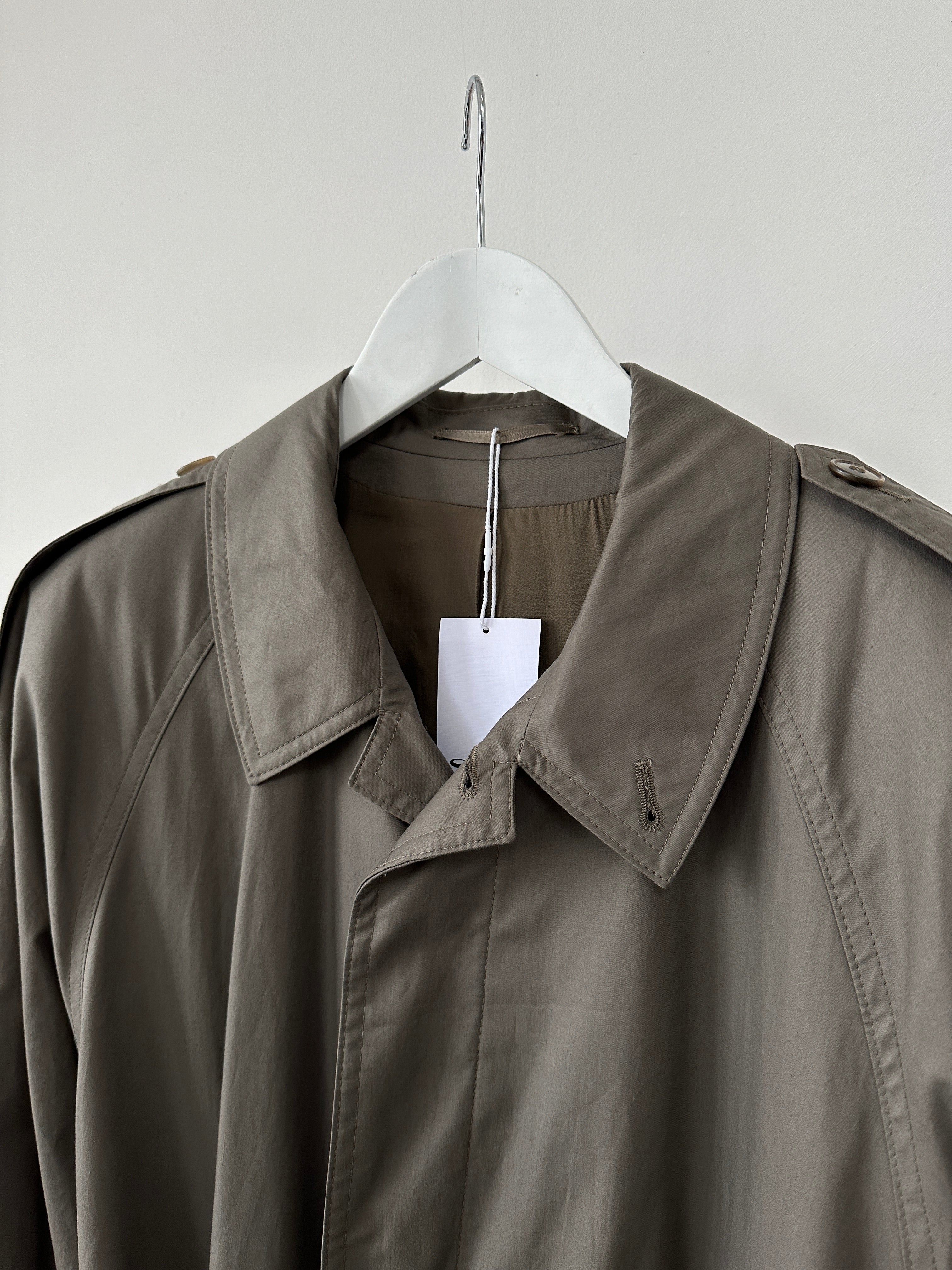 Vintage vintage concealed placket belted trench coat in XL, showing classic design with belt and button details