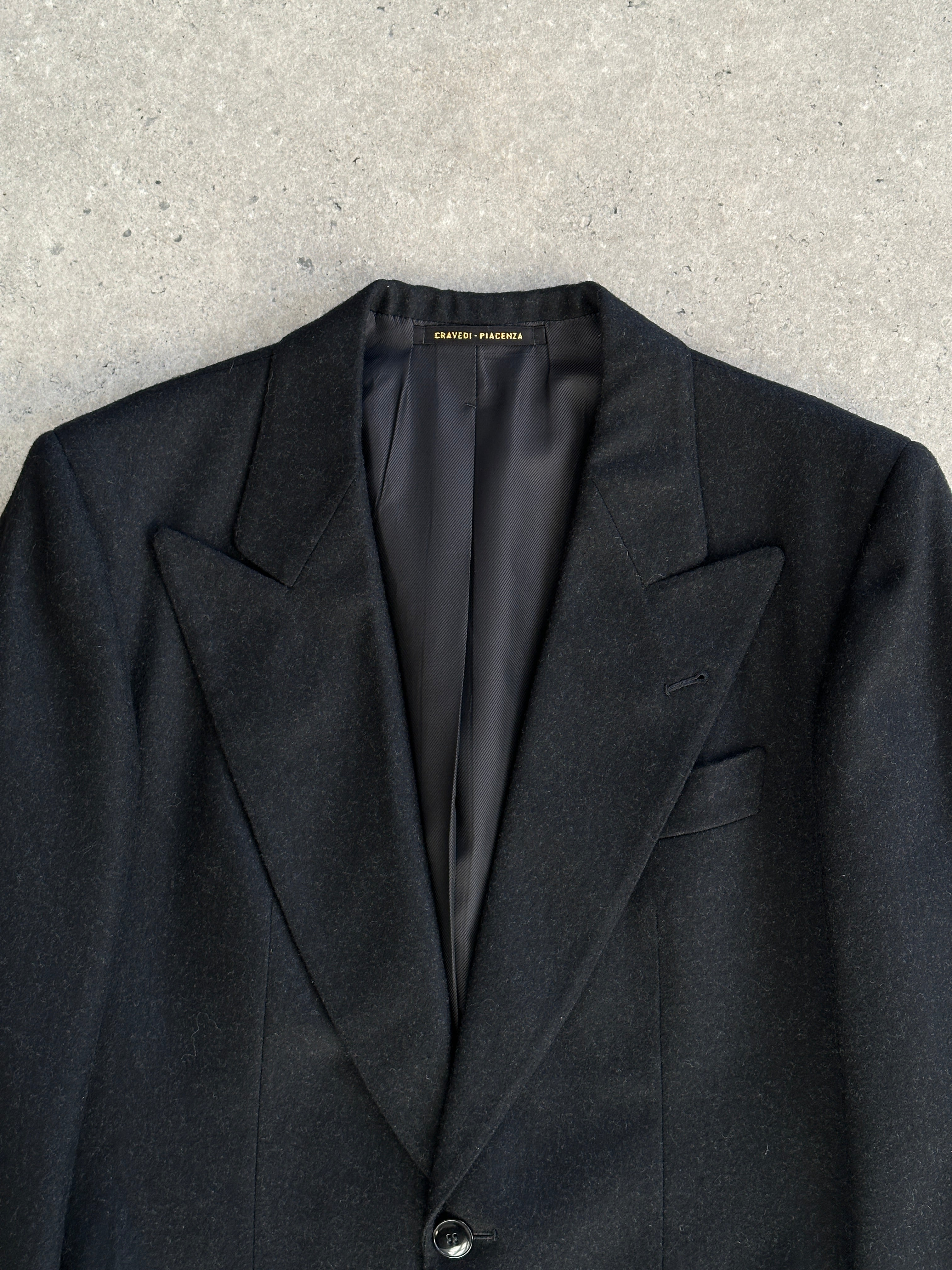 Vintage Italian brushed wool blazer with large lapel in size 40R/L, stylish and classic men's blazer made from textured wool fabric.