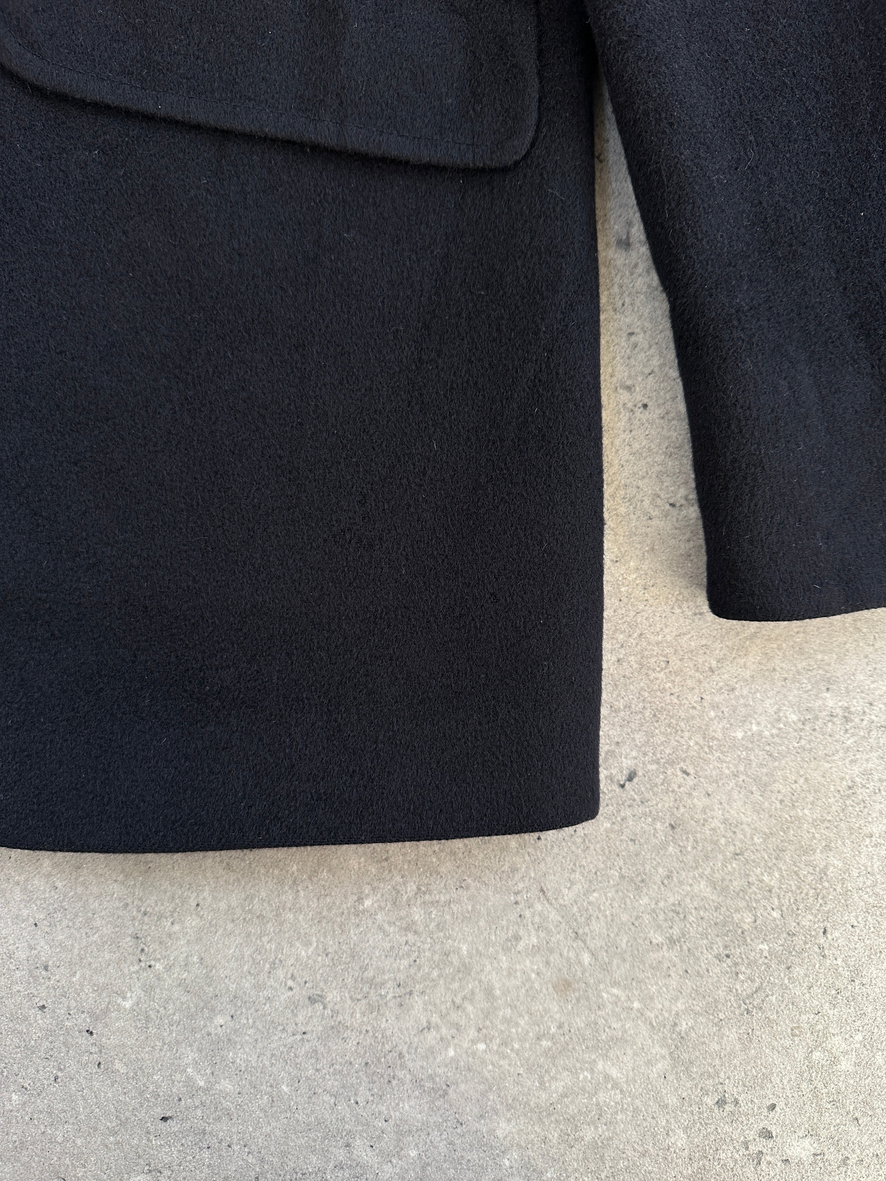 Vintage 1990s pure cashmere blazer, single-breasted, in size 42R/XL, featuring classic tailored fit and timeless style.