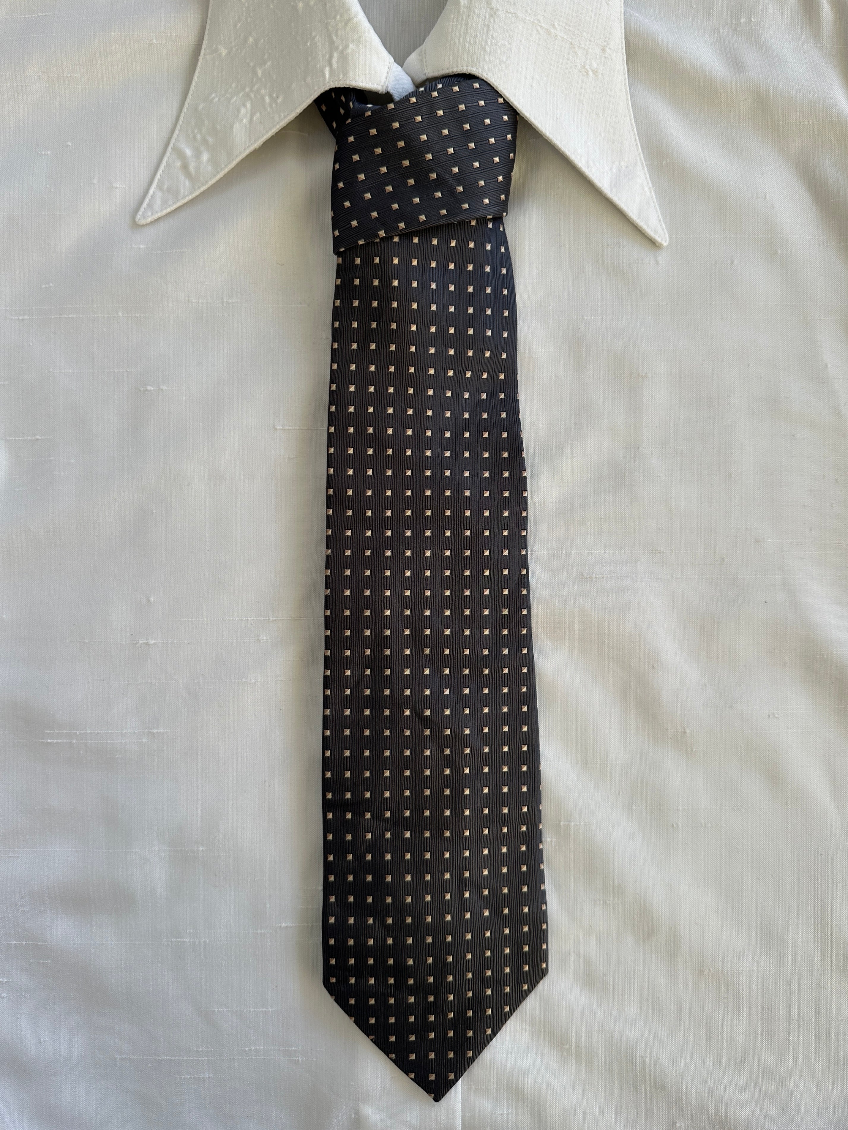 Vintage 1990s pure silk patterned tie featuring intricate designs, ideal for formal or stylish occasions.