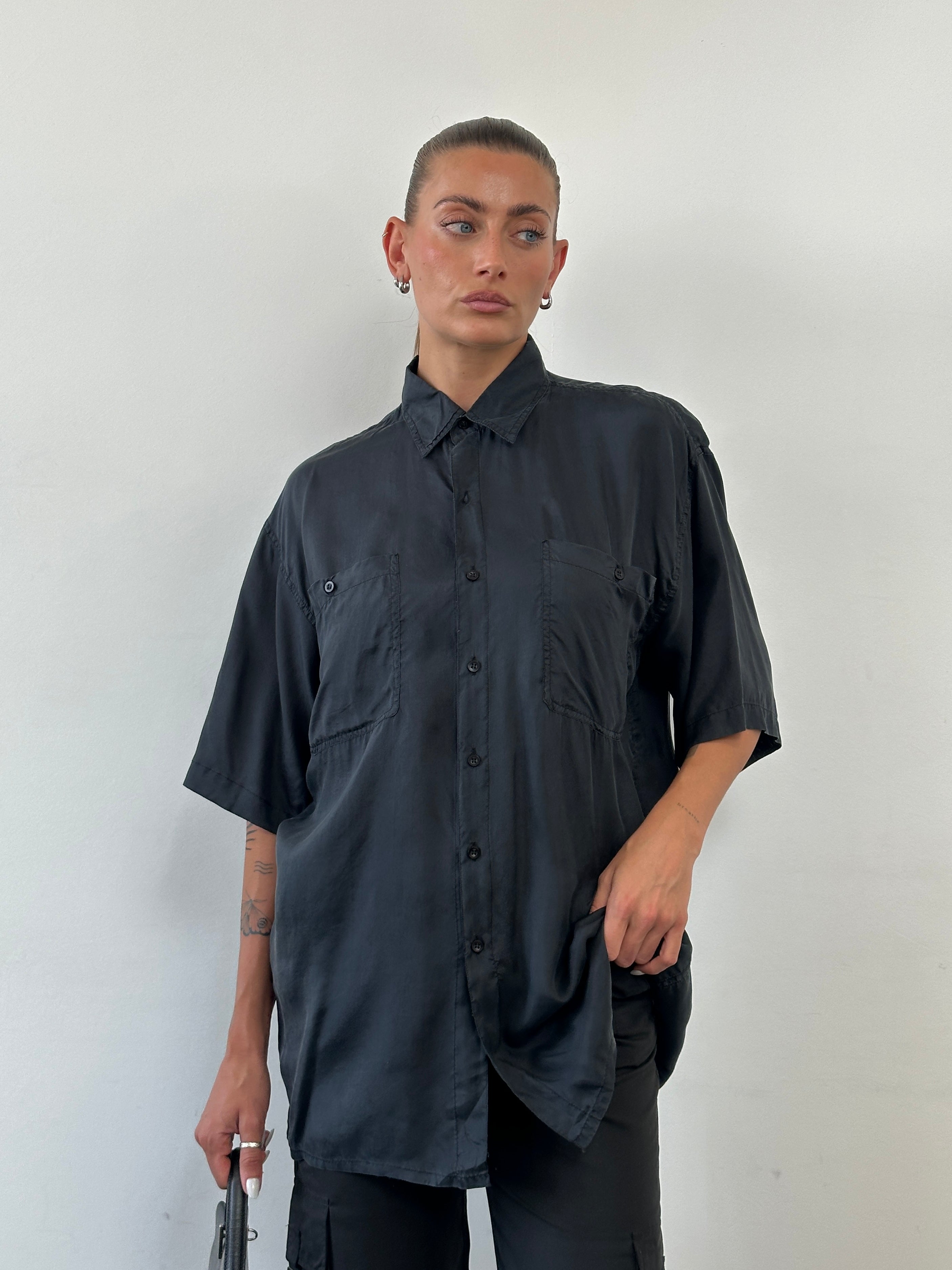 Vintage pure silk short sleeve shirt in size L/XL, lightweight and elegant with a classic collar design.