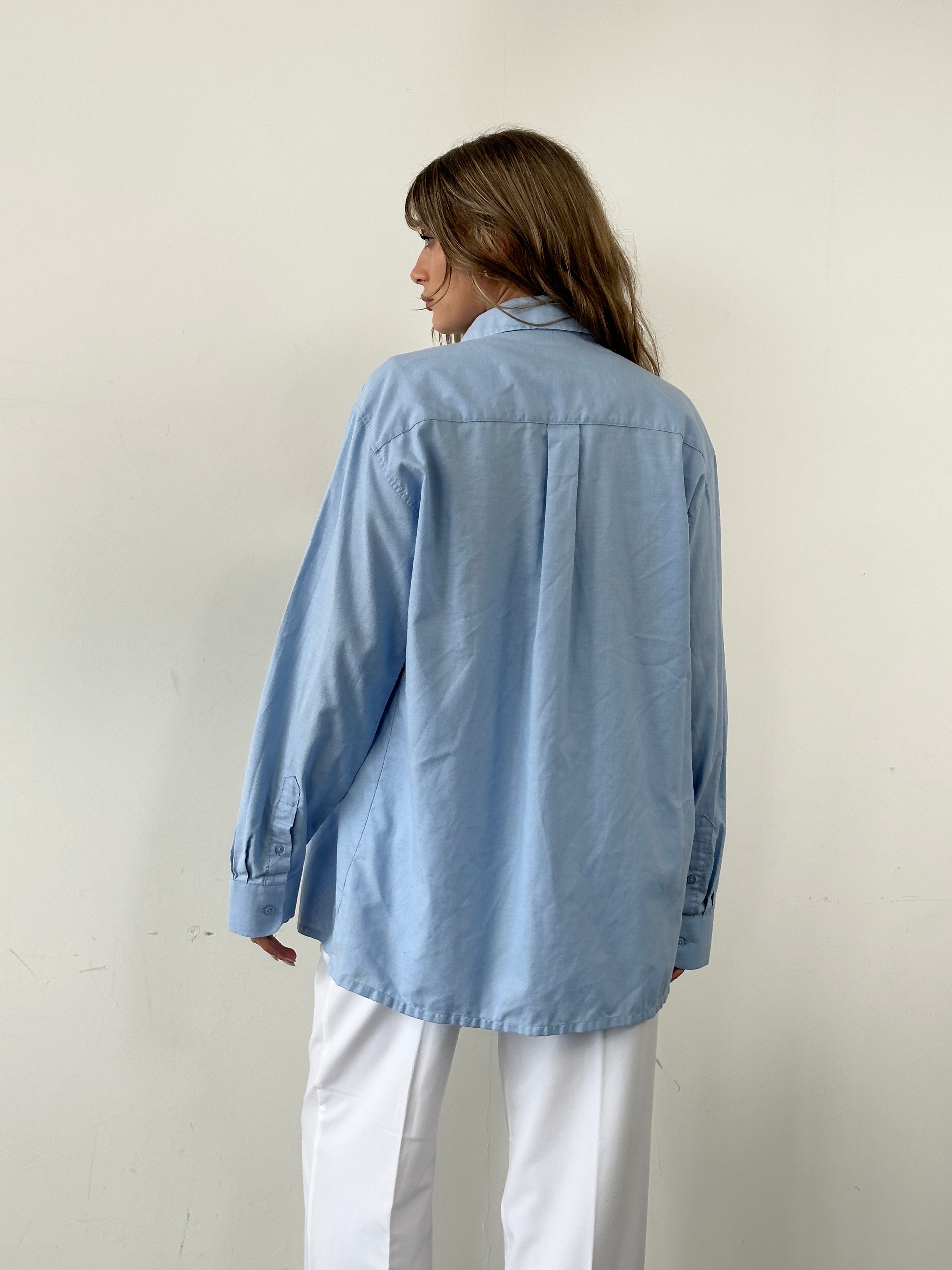 Dickies cotton shirt in size L/XL, shown in a casual fit with a button-up front and classic collar, in durable cotton fabric.