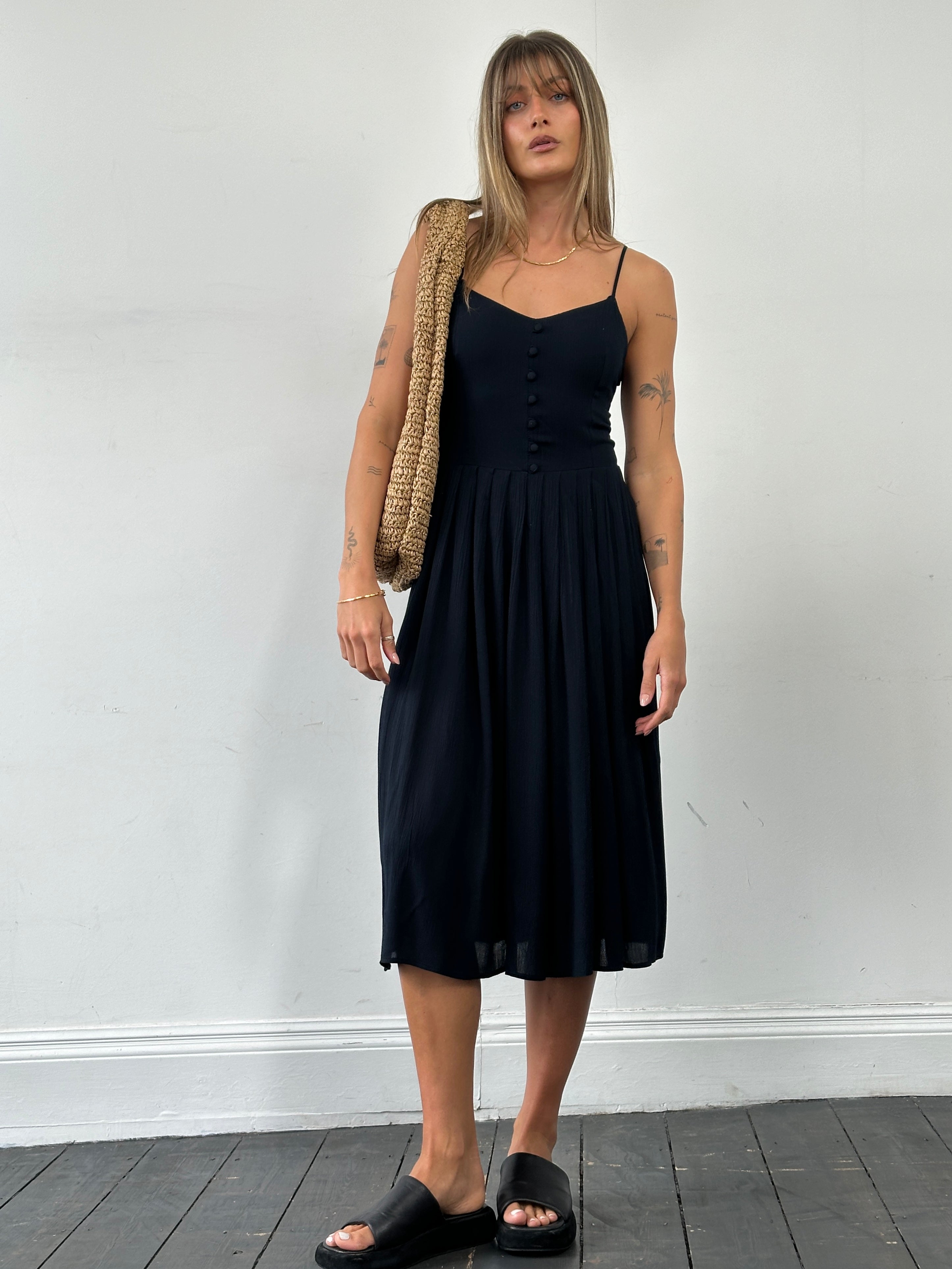 St Michael British pleated crinkle midi dress in size M, featuring a flowing design and elegant pleats.