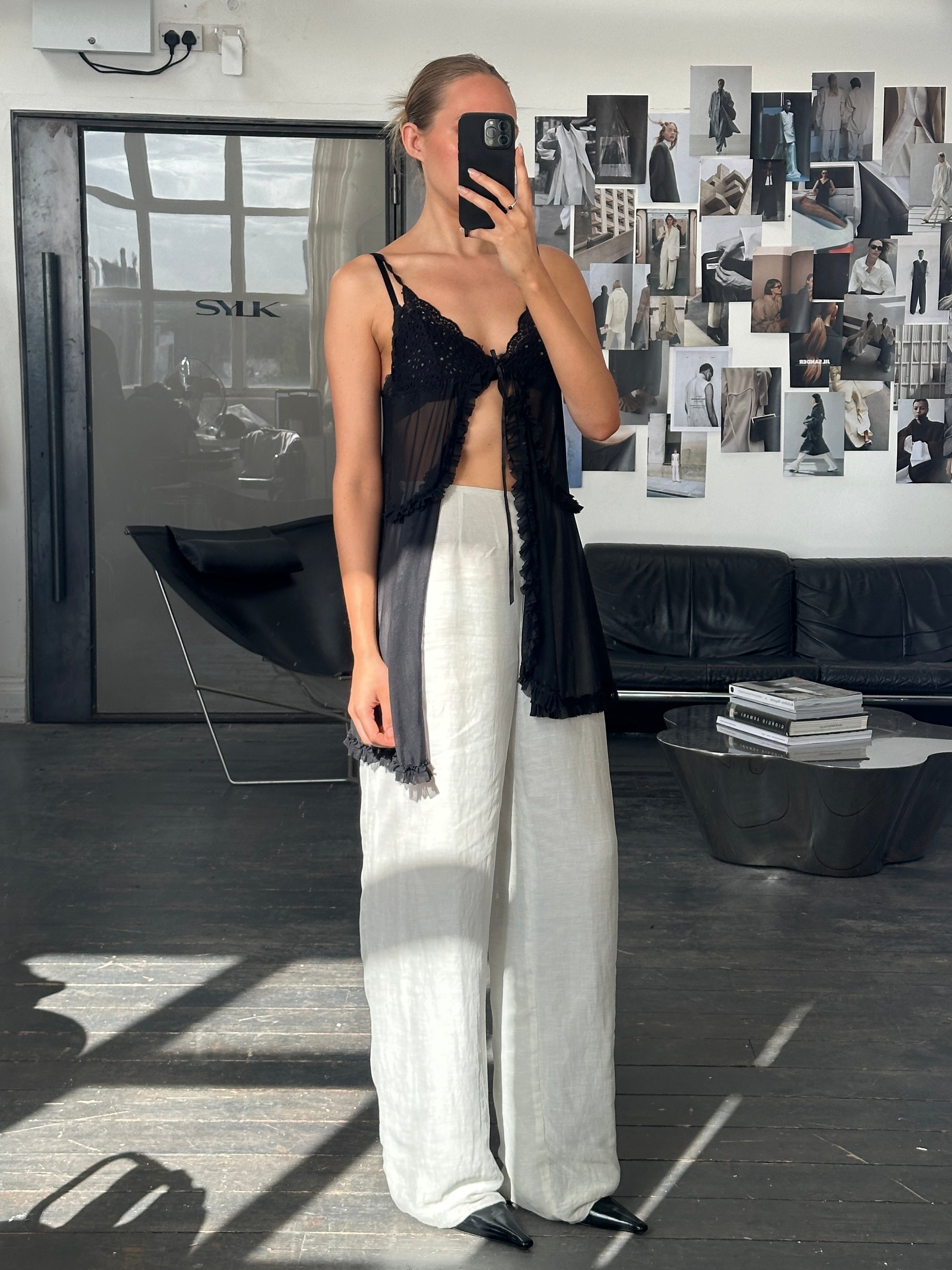Giorgio Armani 1999 wide-leg linen trousers in W28-30, beige color, relaxed fit, high waist, lightweight fabric, front crease.