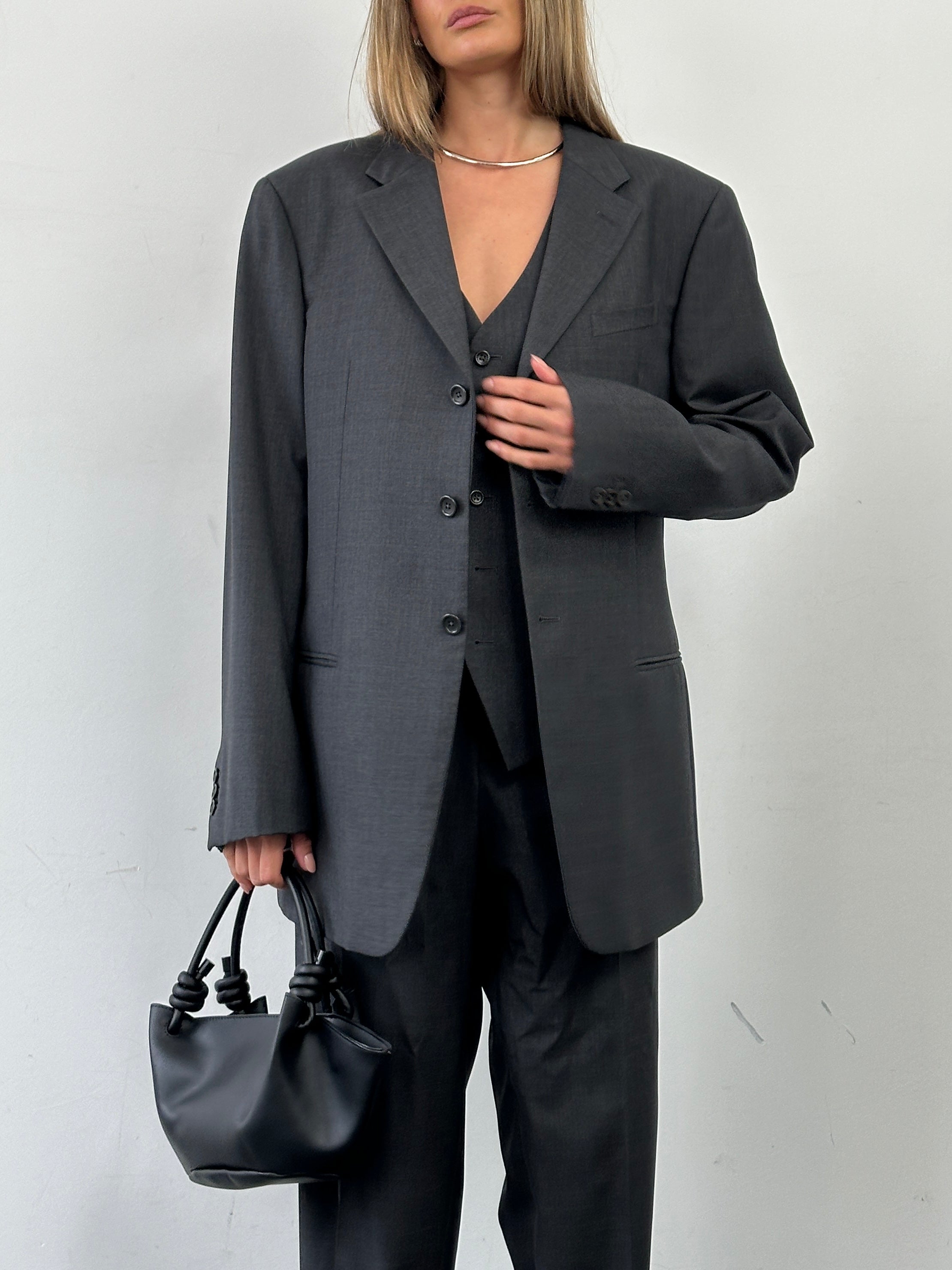 Armani Collezioni pure wool three-piece suit, single-breasted, in size 46R/W36, displayed on a mannequin.