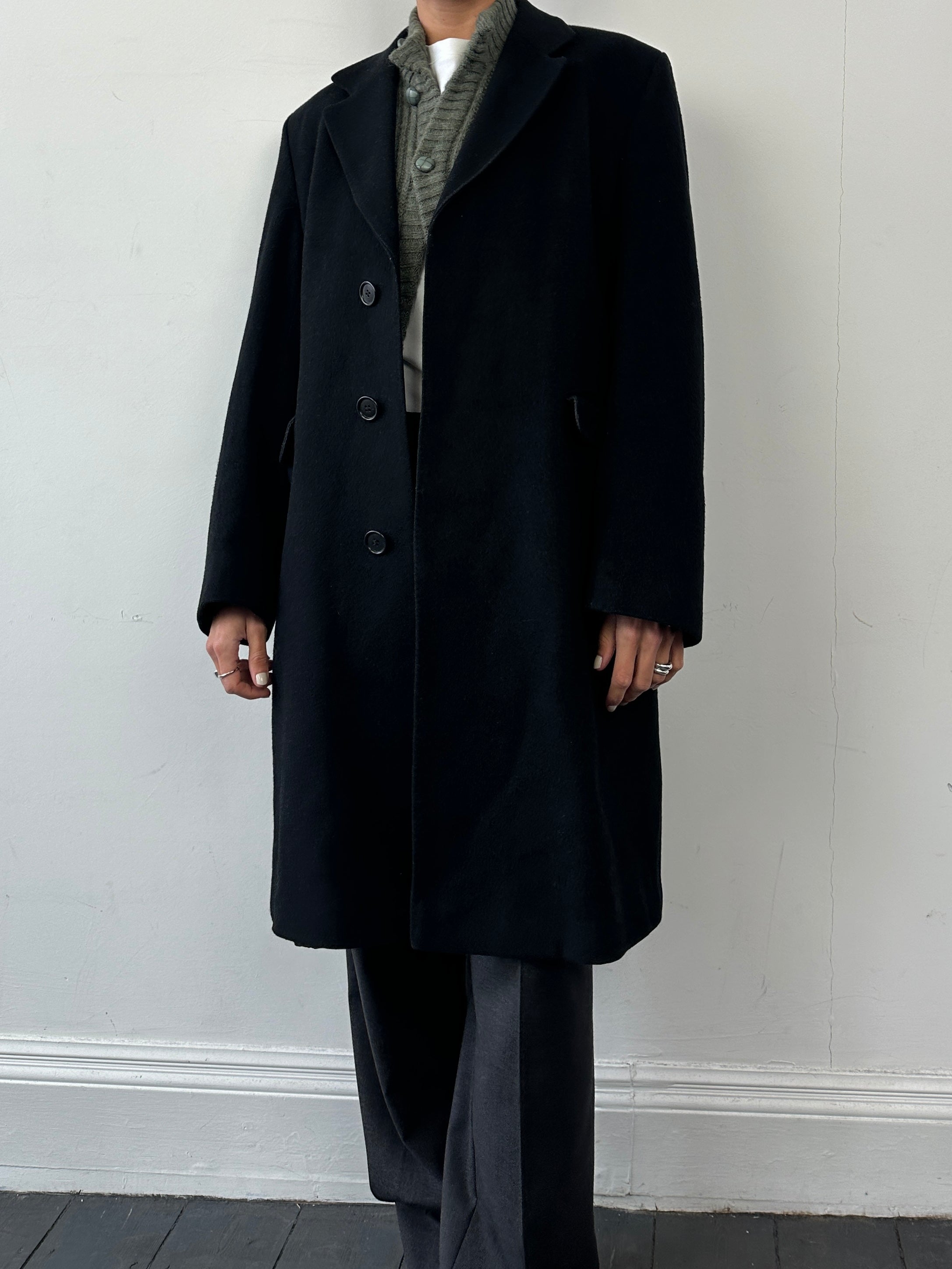 Vintage pure cashmere coat with concealed placket, single-breasted design in size L, showcasing soft, luxurious fabric and classic style.