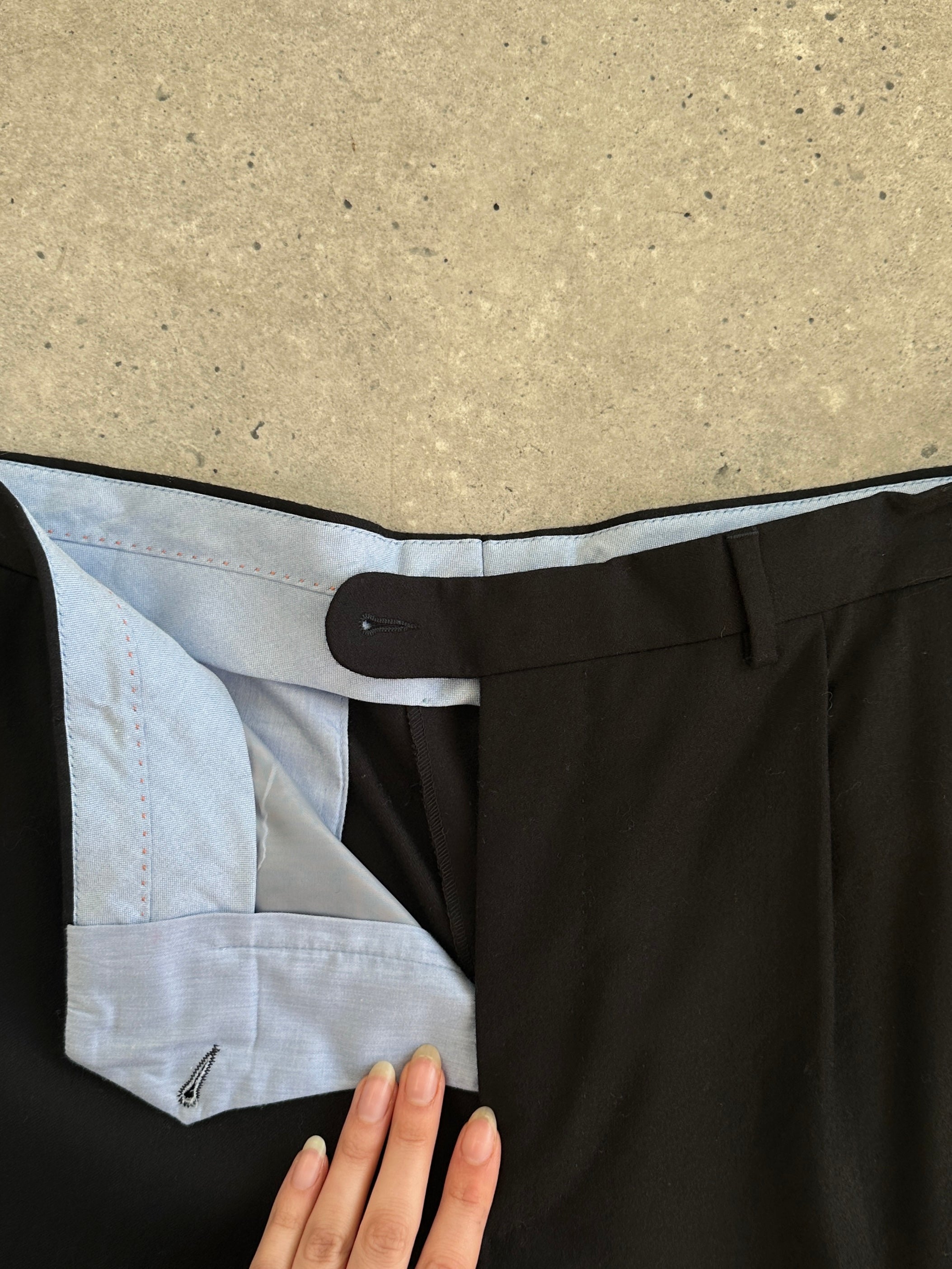 Italian vintage tailored trousers made of pure brushed wool, featuring a classic fit and W32 size.