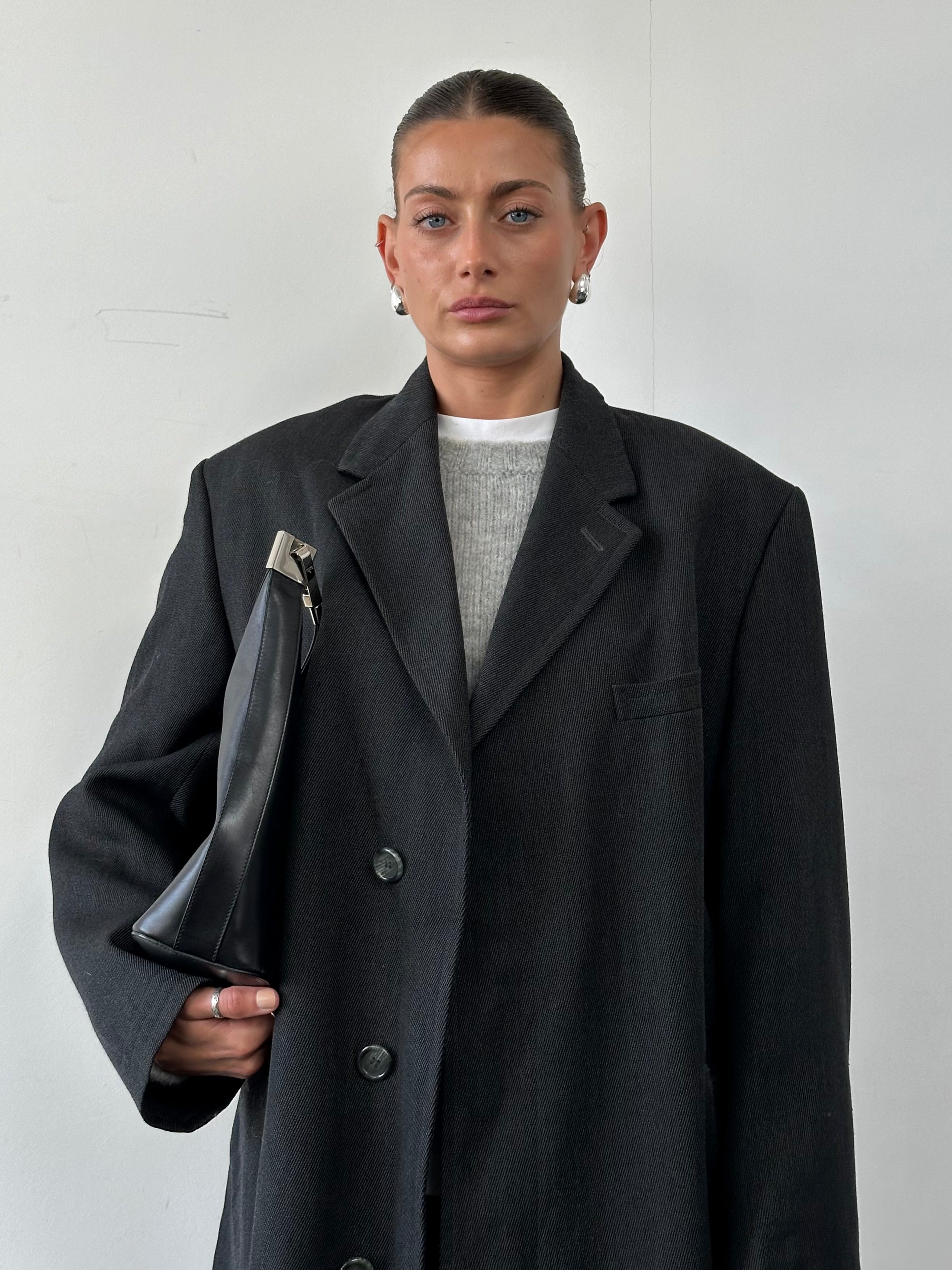 Burberry 1990s pure wool twill coat with concealed placket in XXL size, featuring classic design and tailored fit.