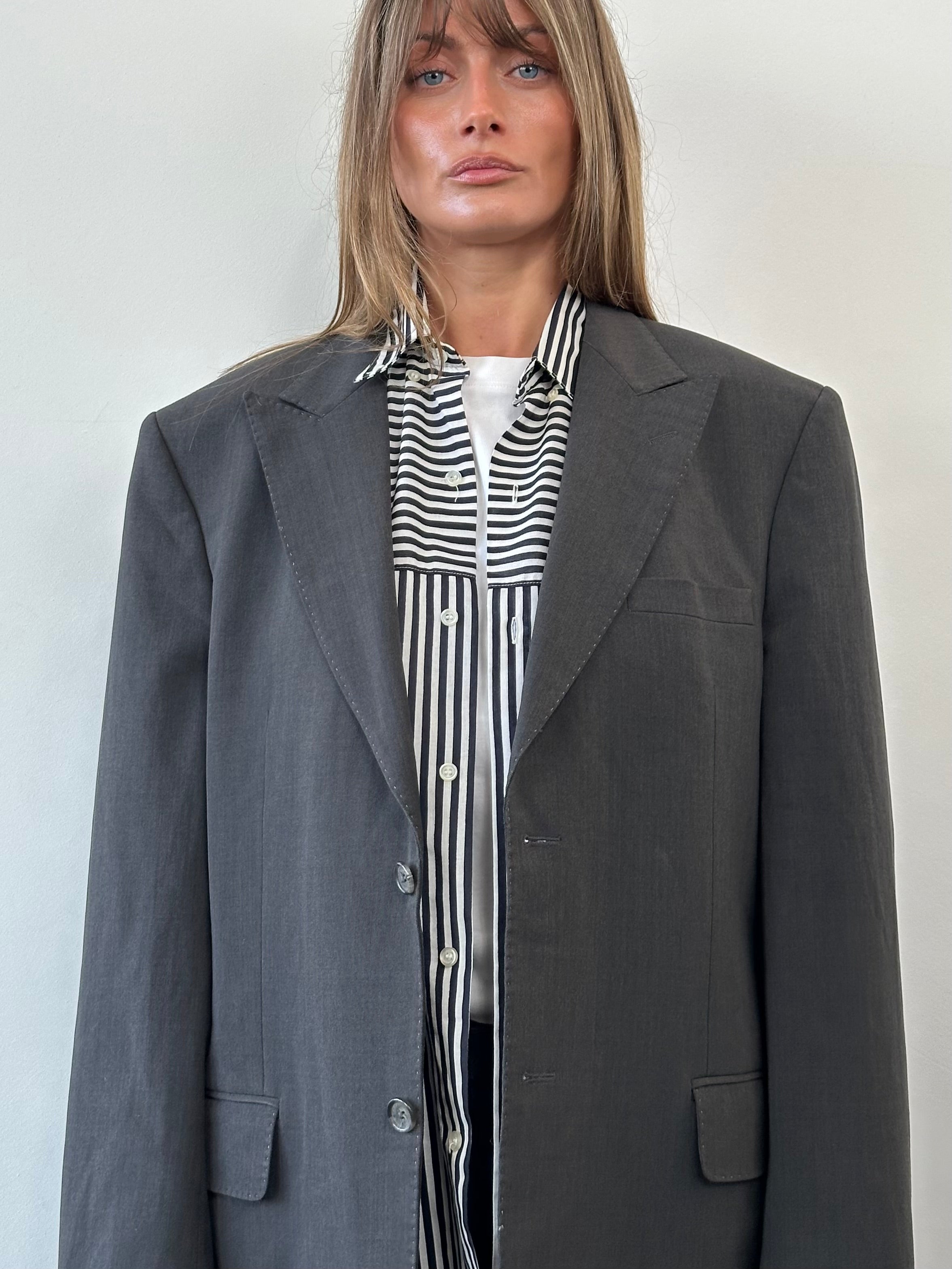 Versace Collection 2000s wool single-breasted blazer in size 42R/XL, classic tailored design with a sleek fit.