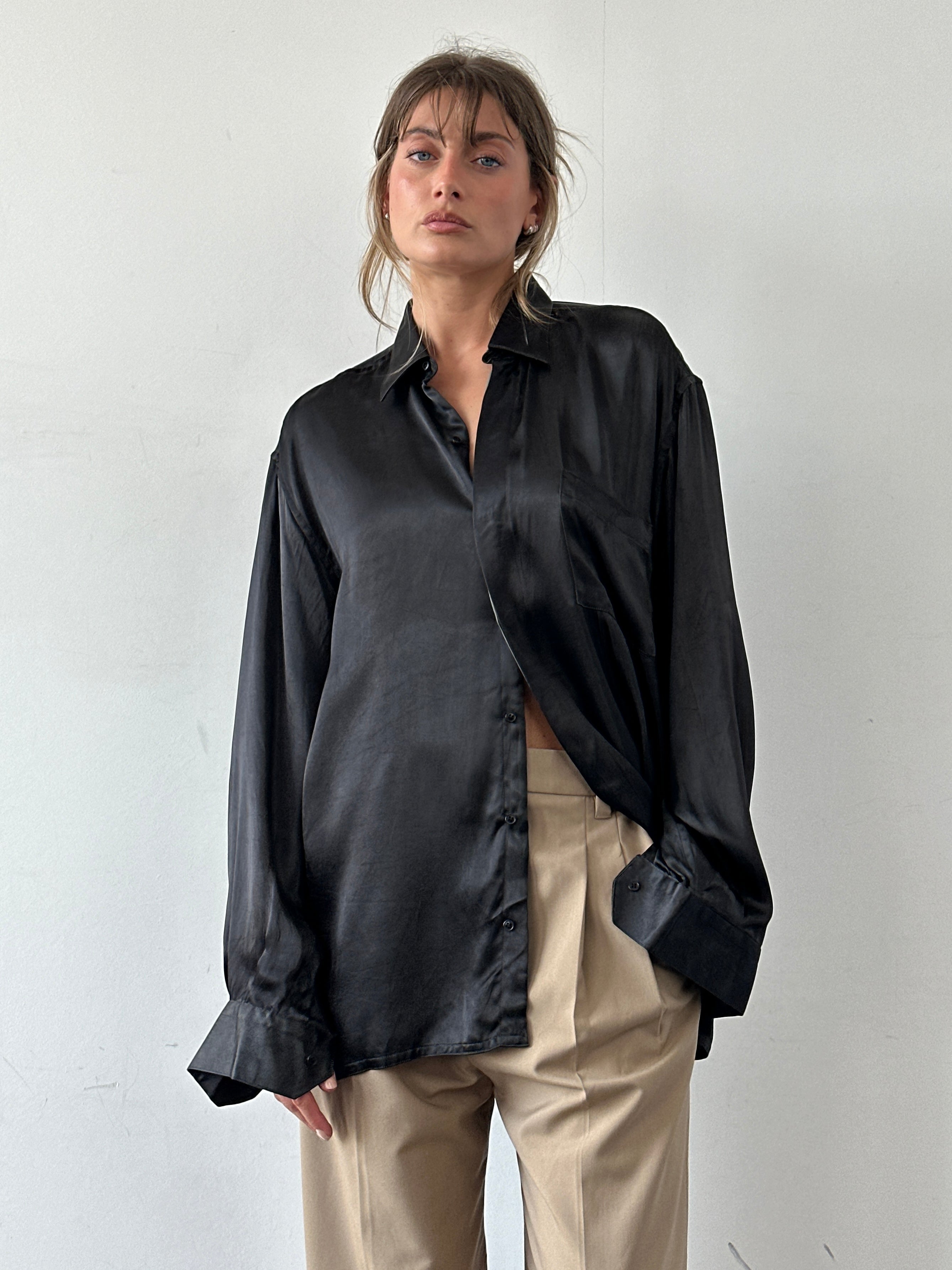 Vintage satin relaxed shirt with concealed placket in XXL, showcasing smooth fabric and classic style.