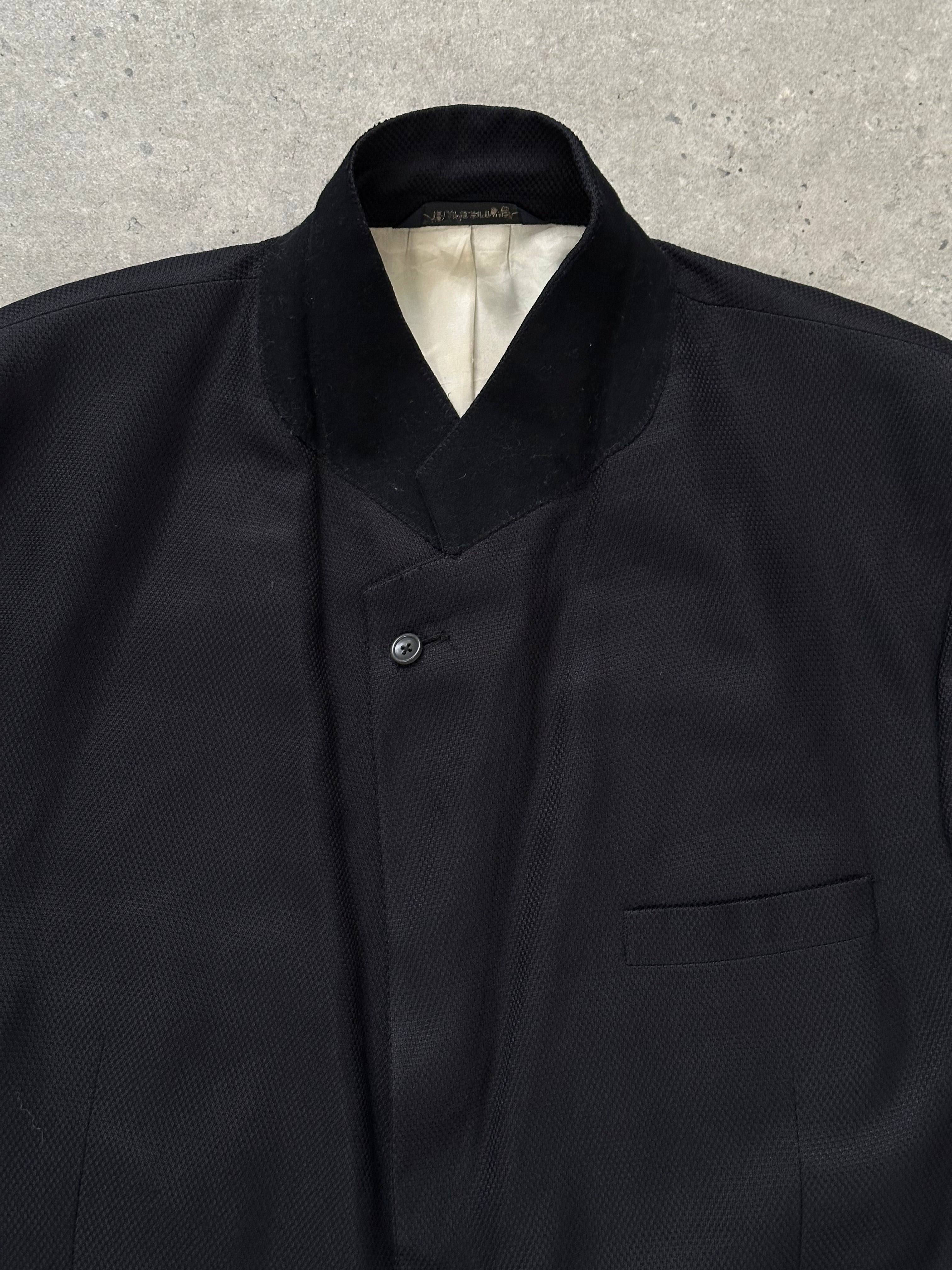 Burberry 1990s pure silk single-breasted blazer in size 46R/XL, featuring classic design and tailored fit.