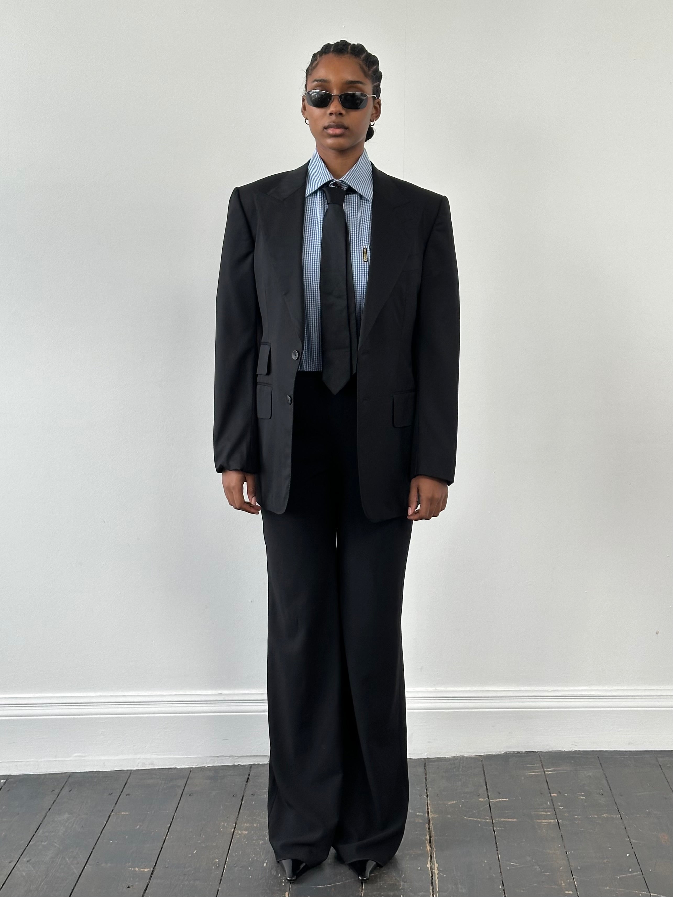 Gucci 1990s pure wool blazer with dagger collar, size 38R/M, featuring tailored fit and classic design in neutral tones.