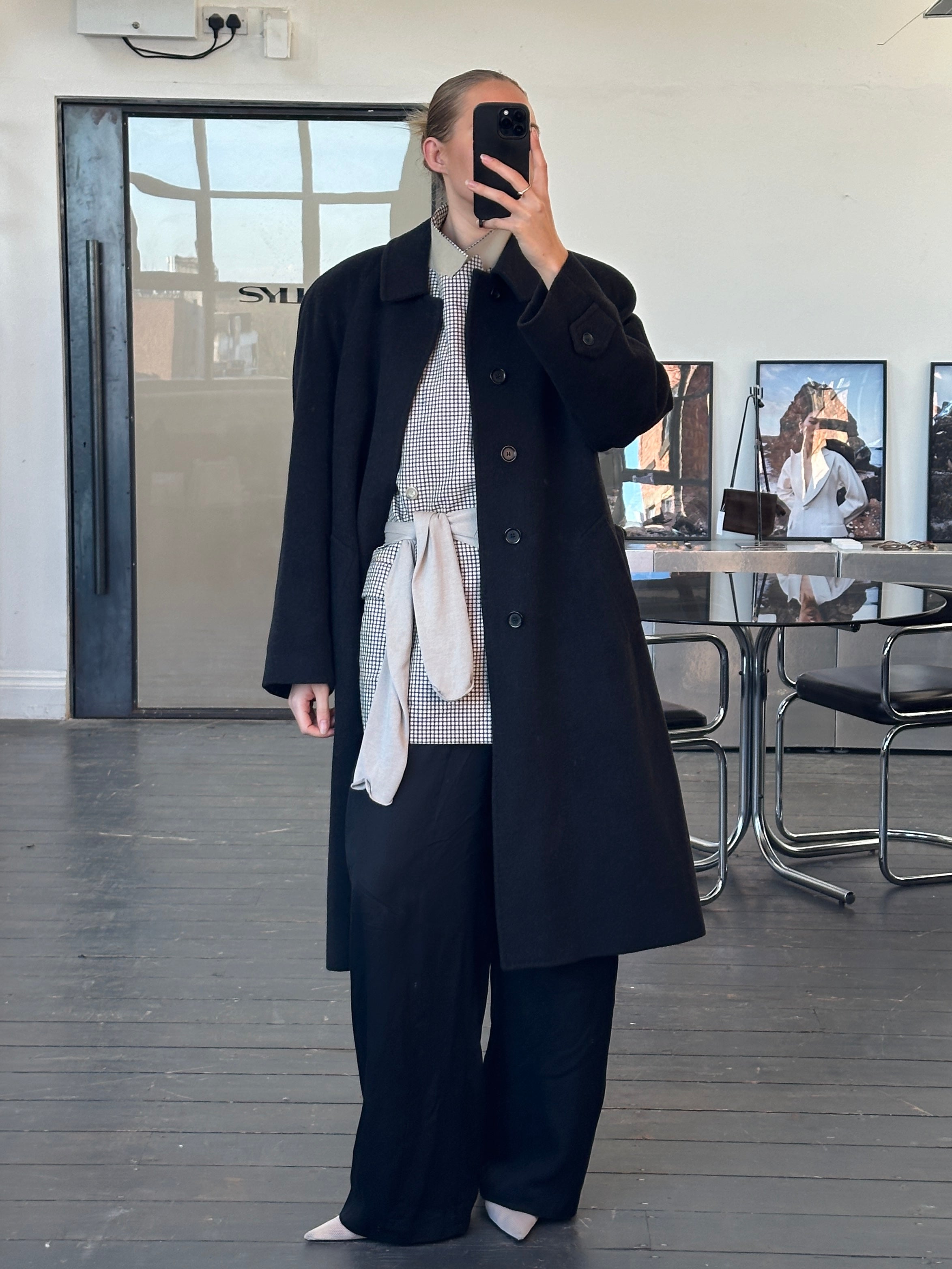 Italian Vintage 1980s wool belted coat in size XL, stylish and warm, featuring classic design and retro details.