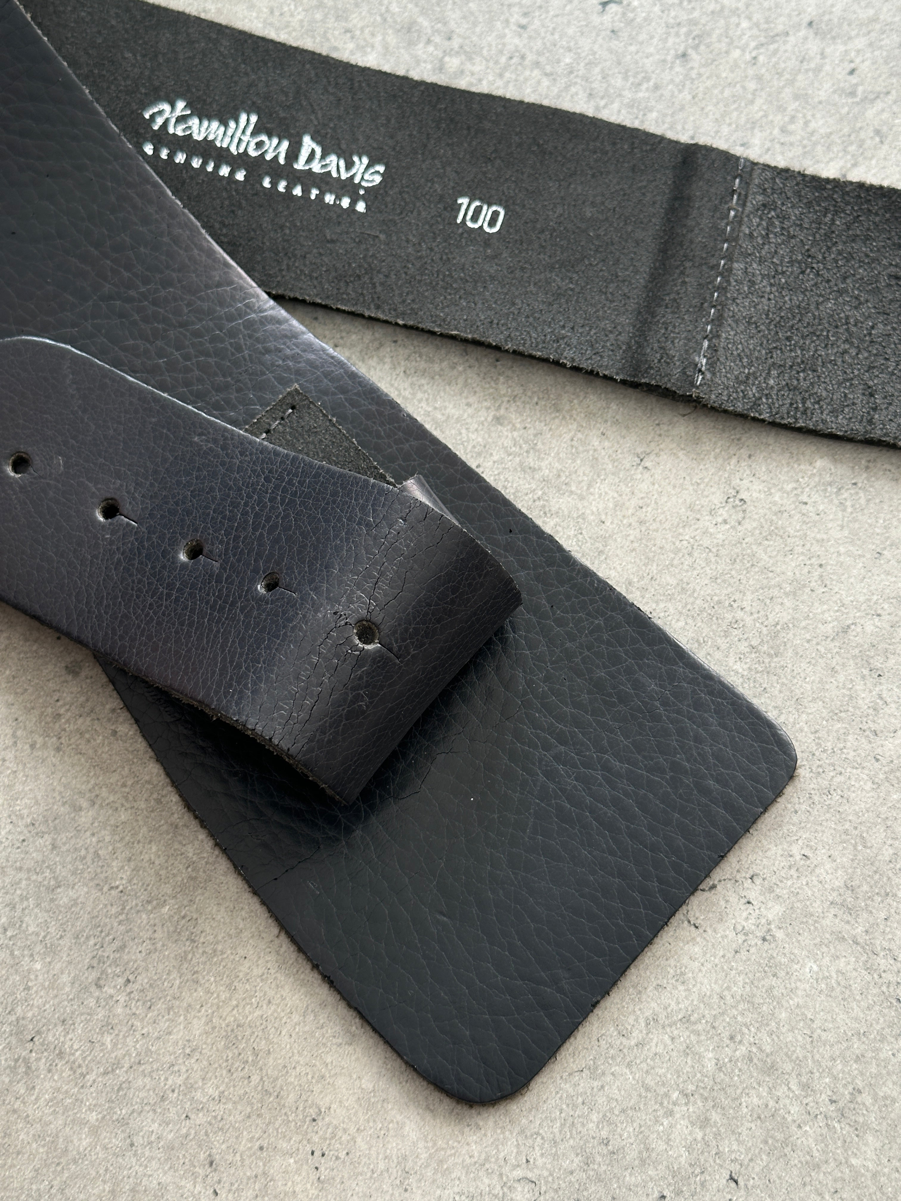 Vintage chrome D-ring leather chunky hip belt with adjustable W36-W38, featuring a bold vintage style and durable leather strap.