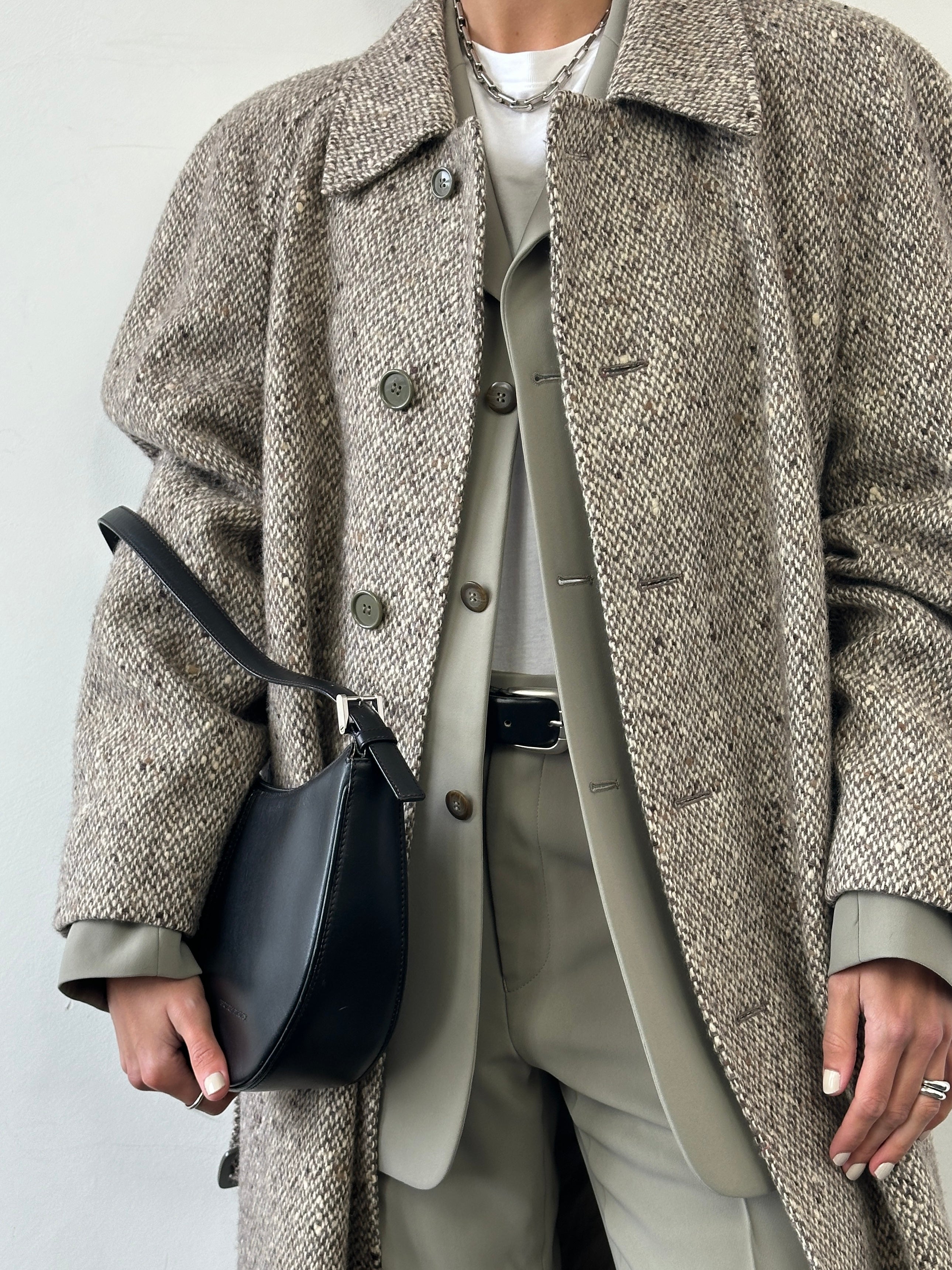Vintage Italian pure virgin wool single-breasted belted coat in XL, featuring classic design and tailored fit.