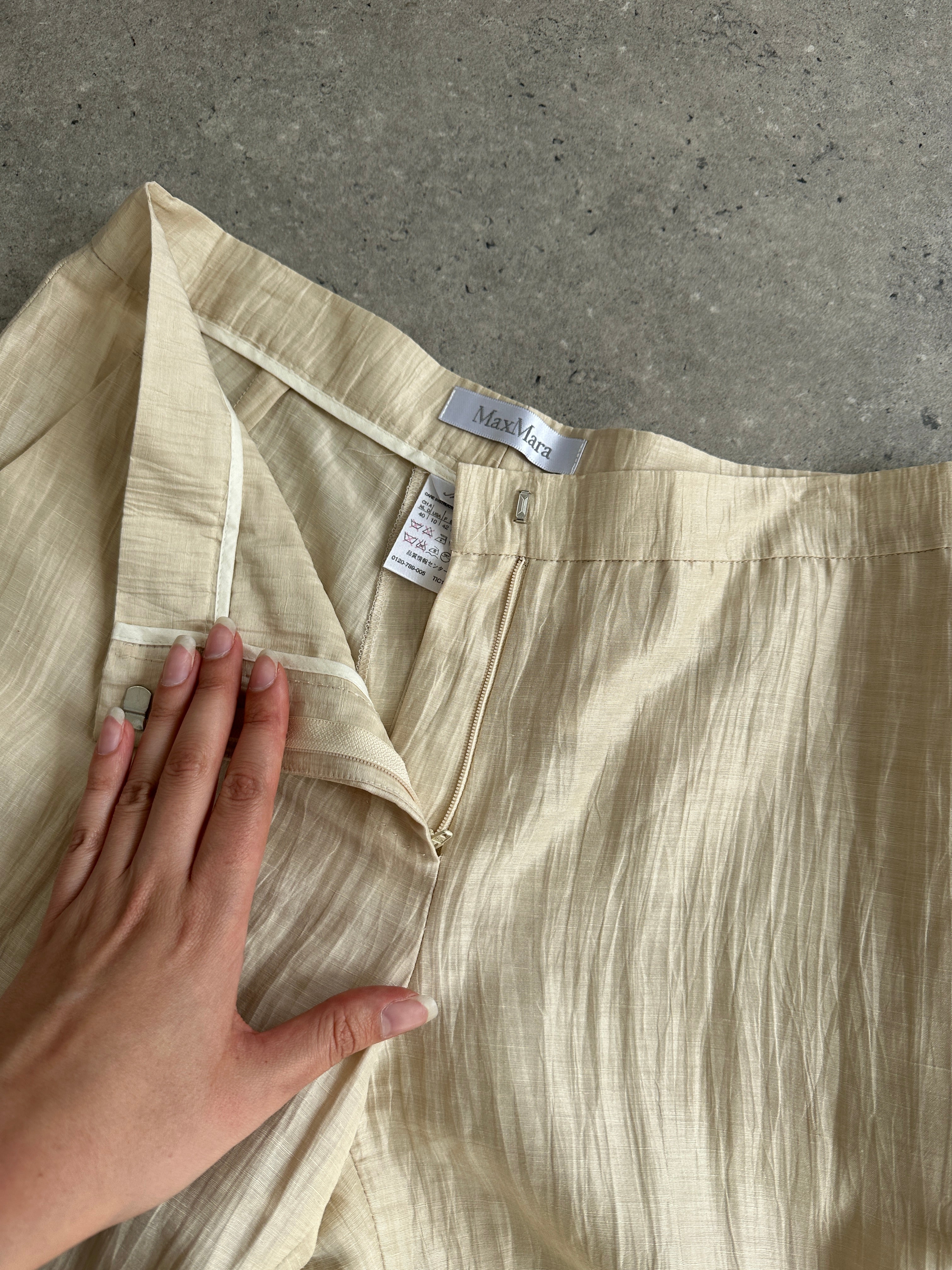 Max Mara linen silk low waist crinkle trousers in size W30, featuring relaxed fit and lightweight fabric for casual wear.