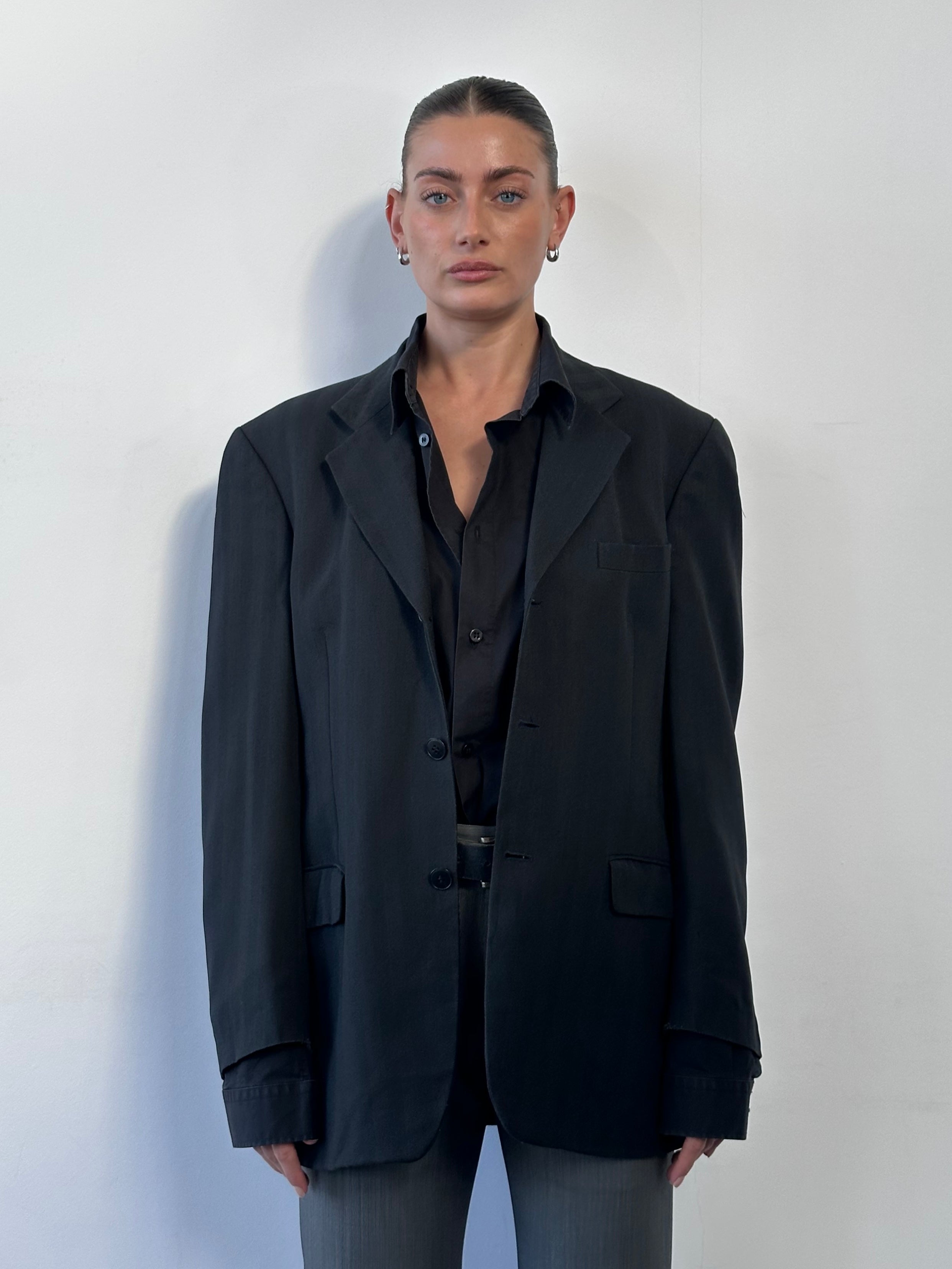 Yves Saint Laurent Pour Homme 1990s wool single-breasted blazer in size 40R/L, navy blue with notch lapel and button closure.
