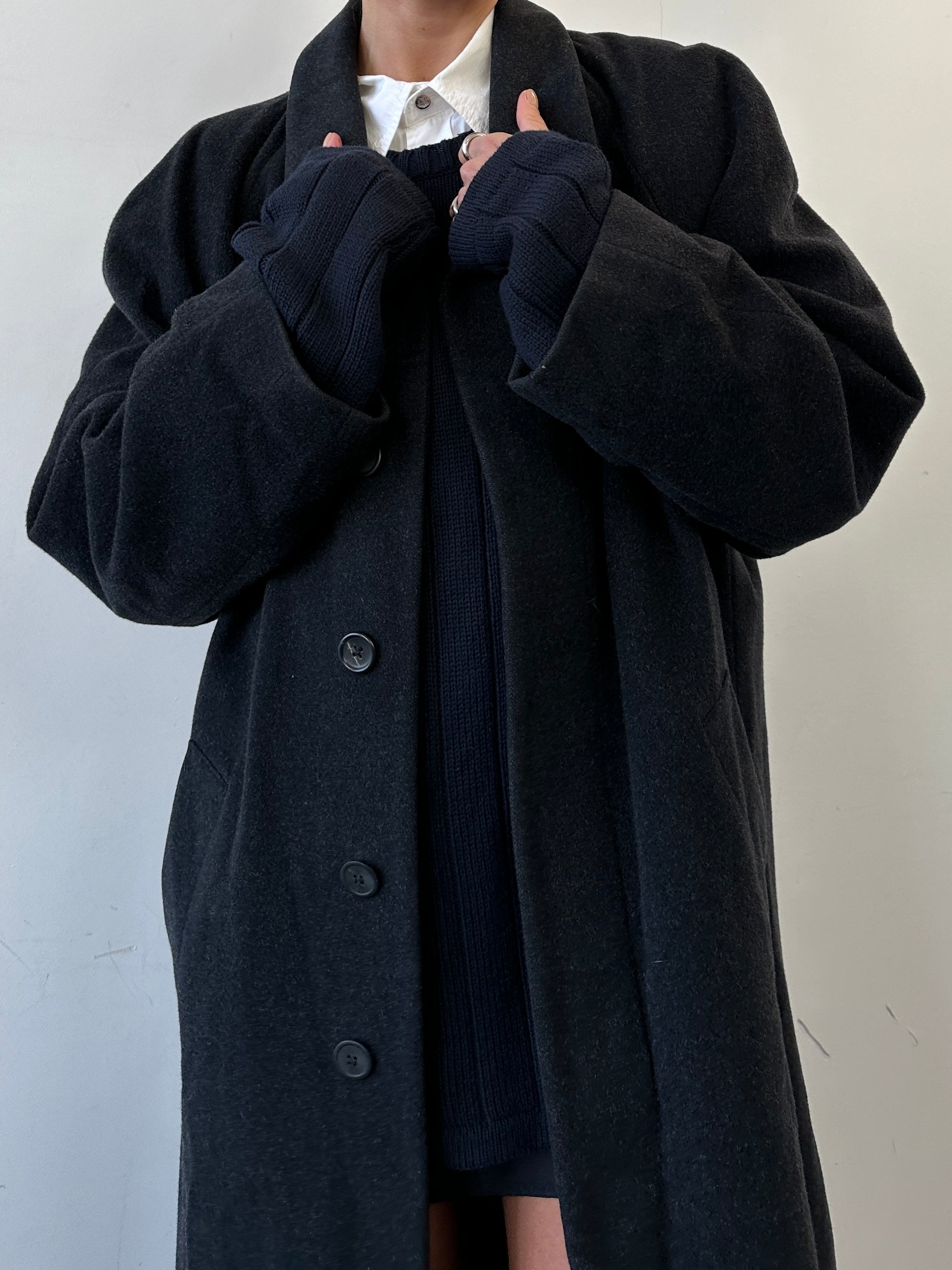 Louis Feraud pure wool coat with concealed placket in XL, showcasing the classic design and tailored fit.