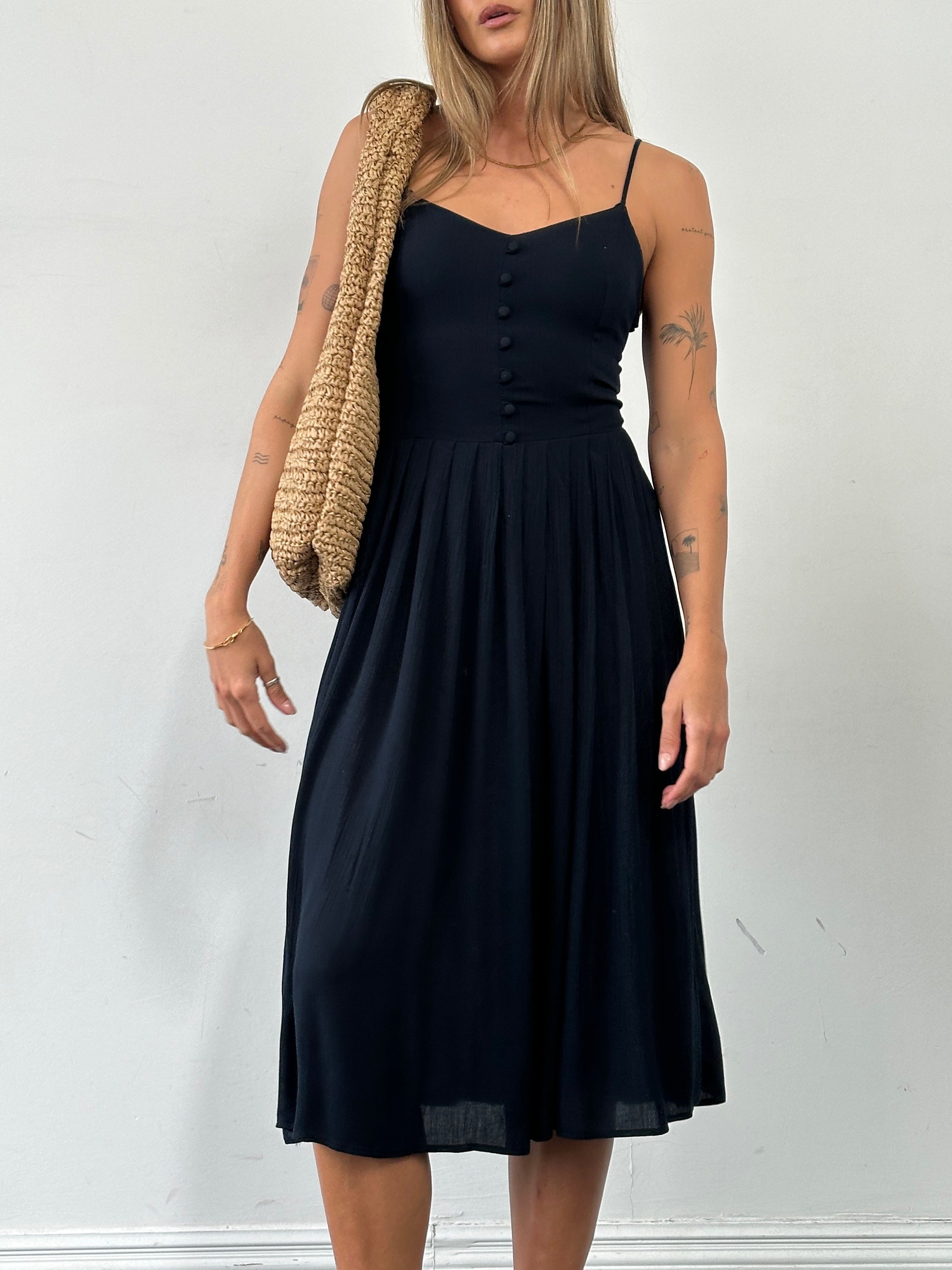 St Michael British pleated crinkle midi dress in size M, featuring a flowing design and elegant pleats for a stylish look.