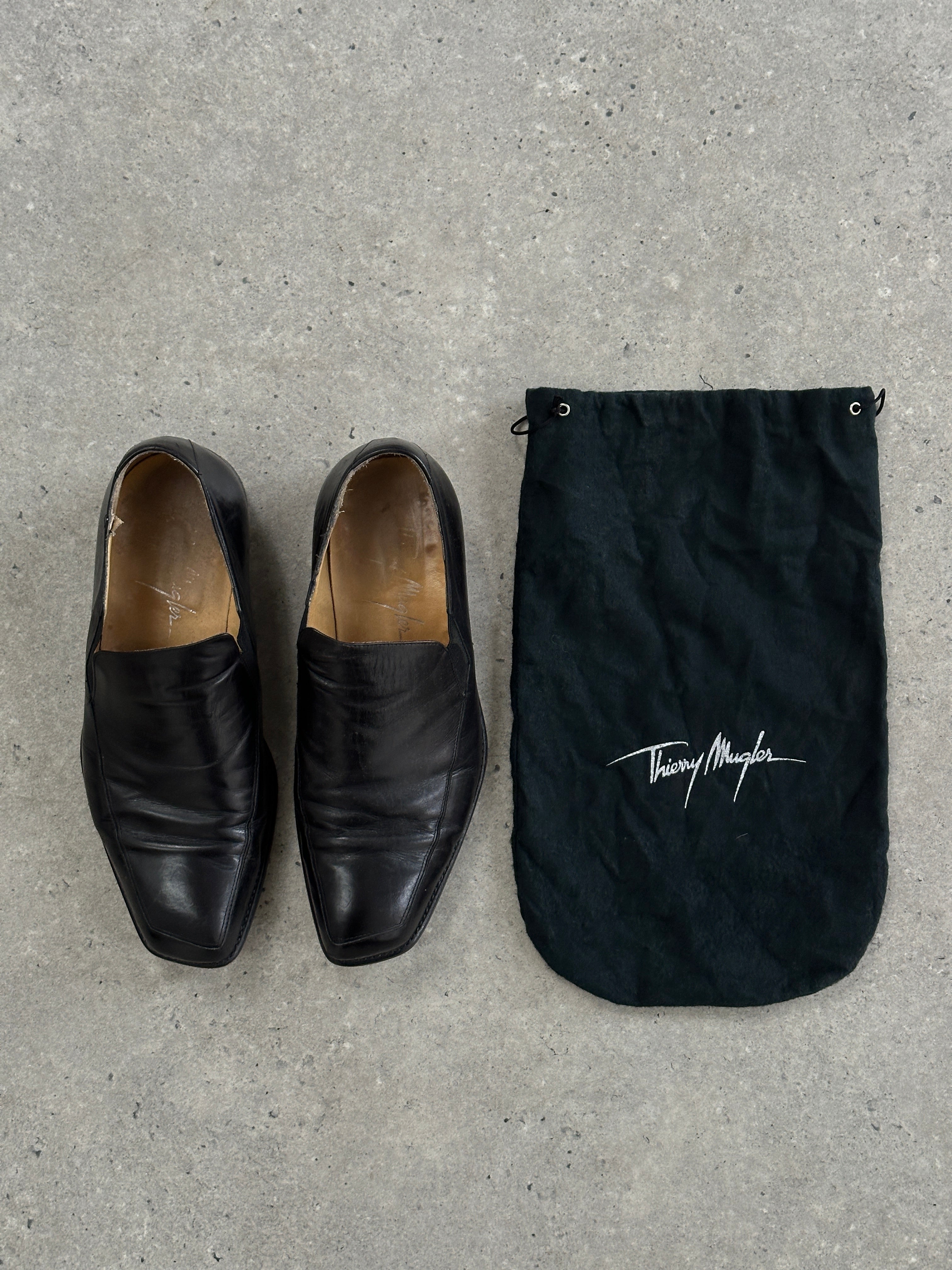 Thierry Mugler 1990s leather angular toe shoes, UK8/9, with sleek design and pointed toe, stylish footwear for men or women.