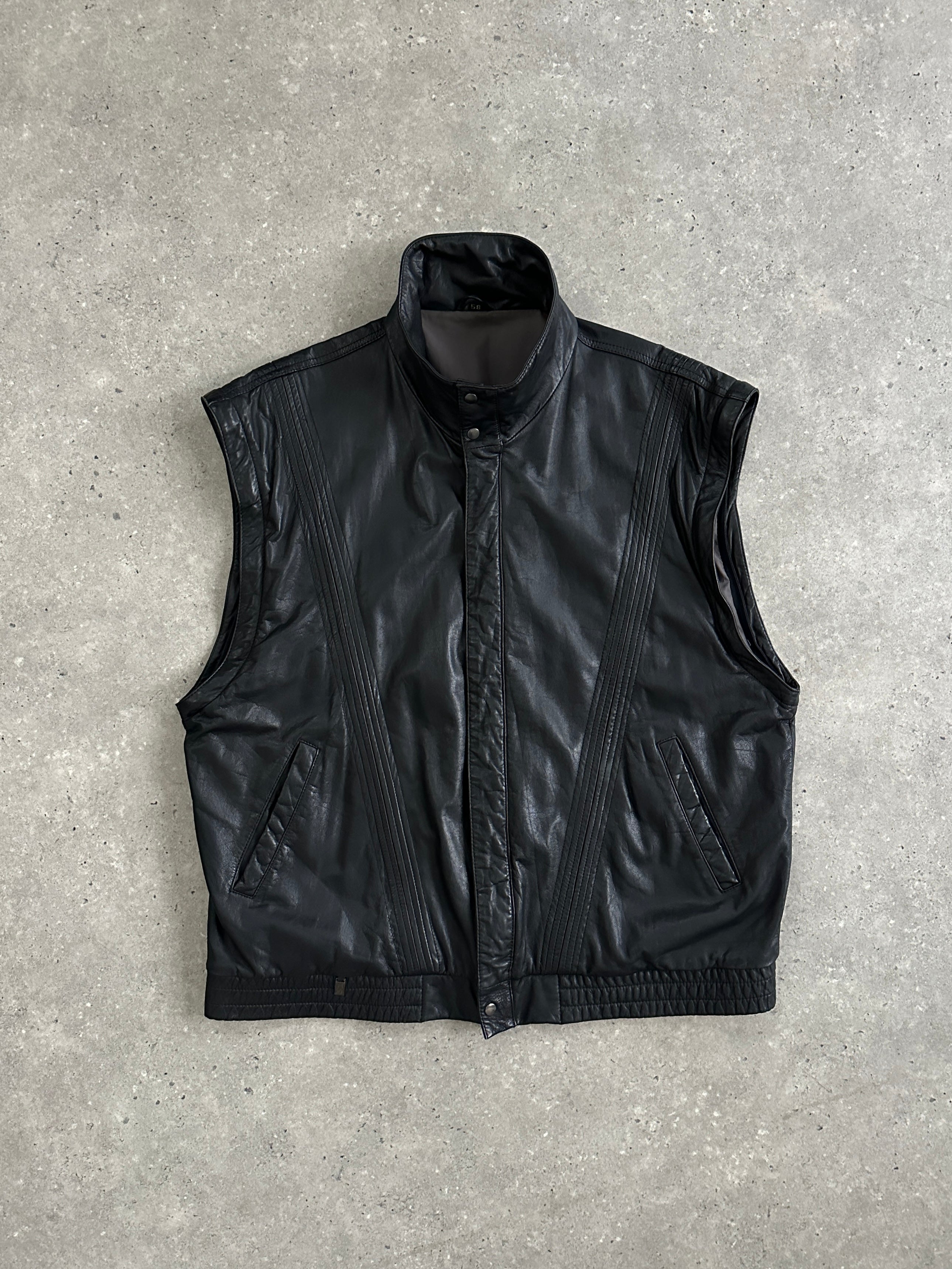 Vintage leather bomber gilet jacket in XL, featuring classic design and rugged texture, displayed on a neutral background.