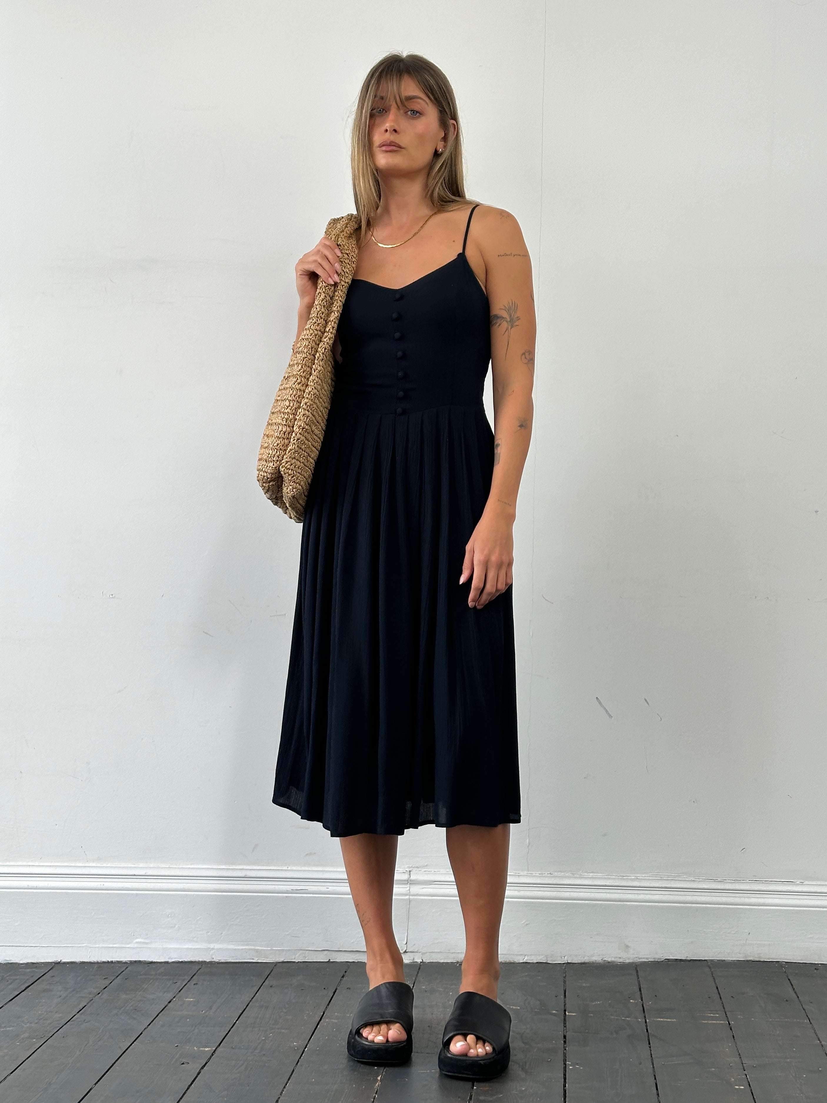 St Michael British pleated crinkle midi dress in size M, featuring a flowing design and elegant pleats.