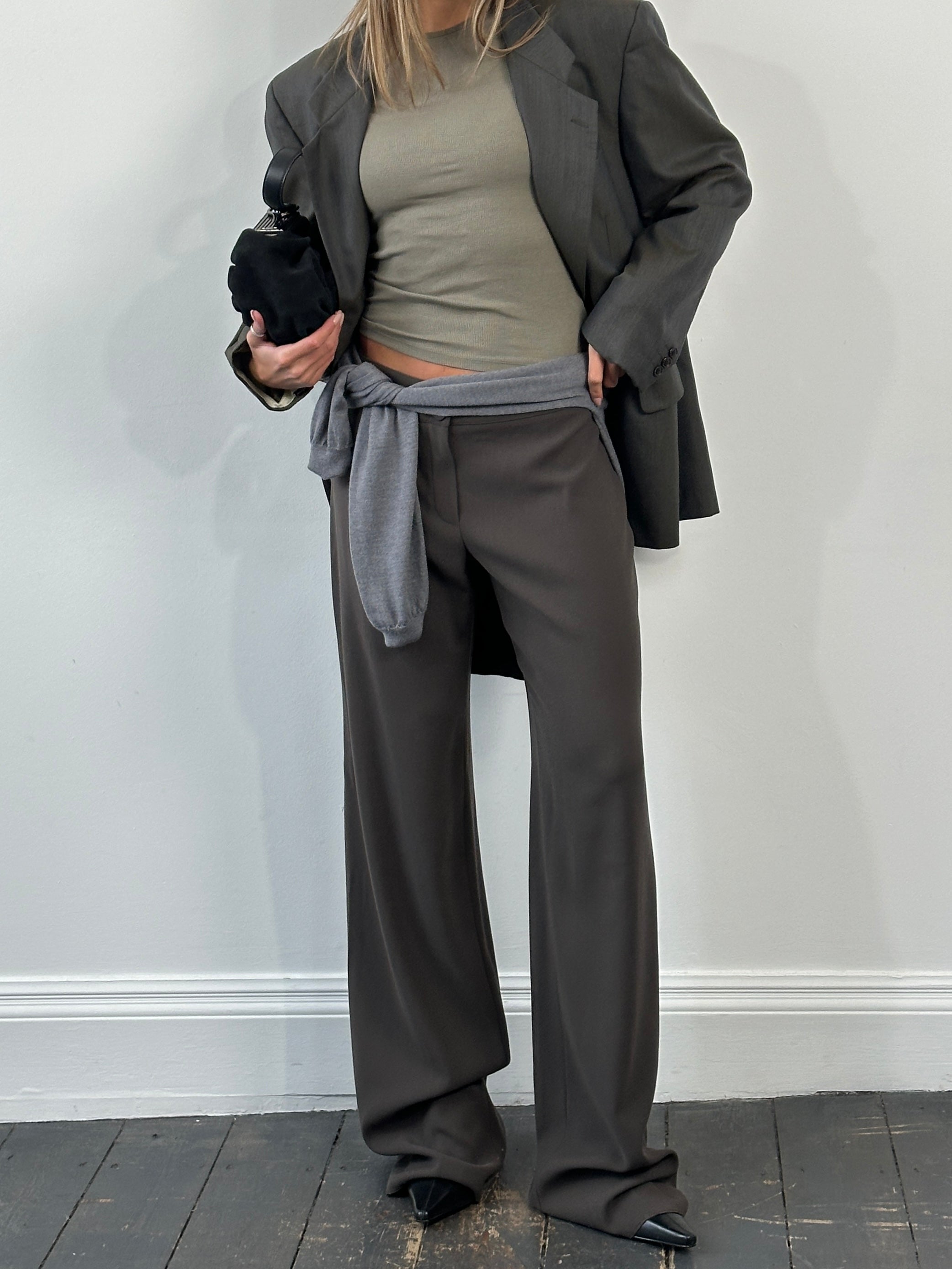 Armani Collezioni 2000s pure wool wide-leg tailored trousers in size W32, shown in a classic tailored fit with a smooth fabric finish.