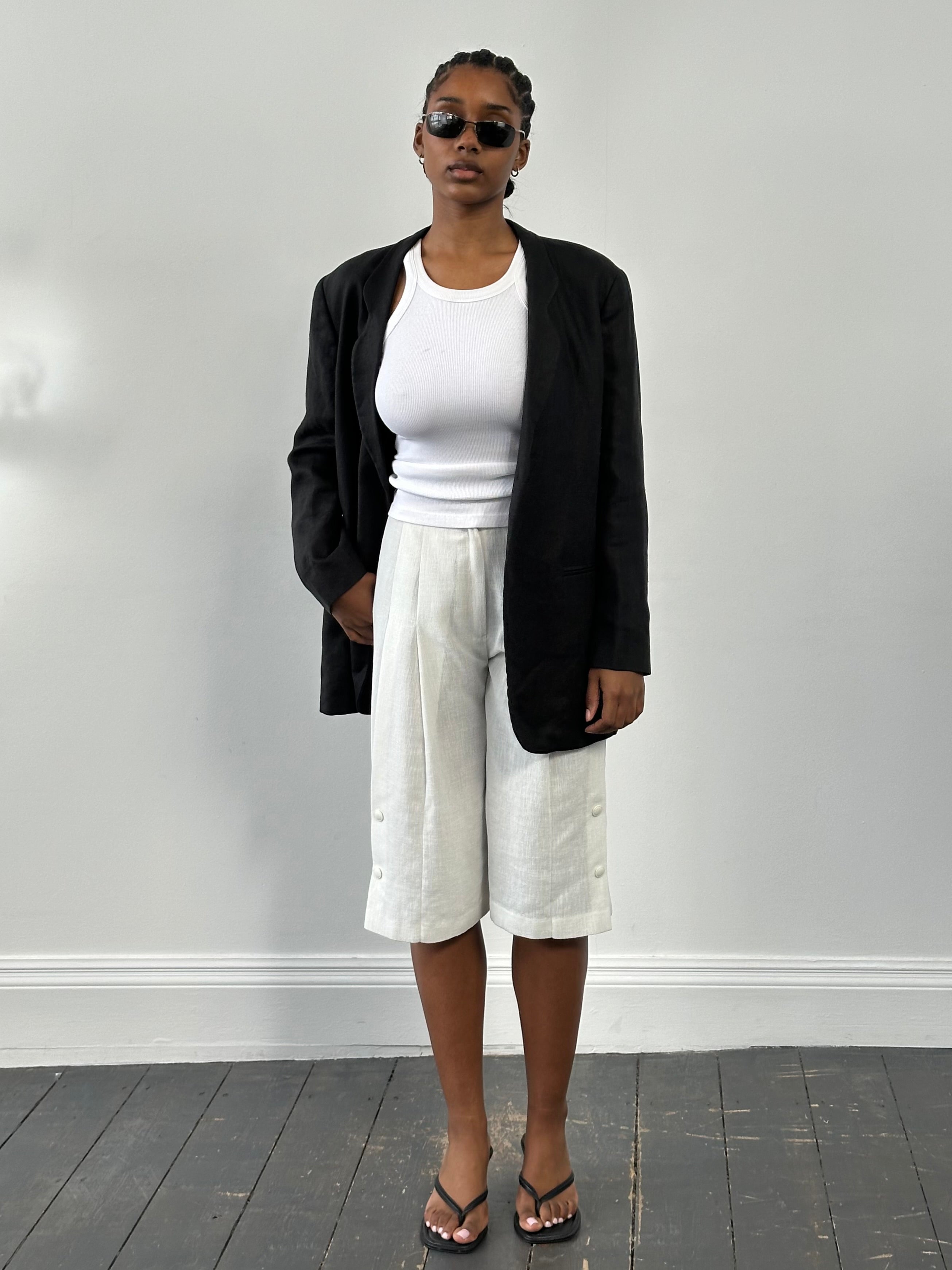 Mani 1990s pure linen single-button blazer in neutral color, tailored fit, featuring classic lapel and clean design.
