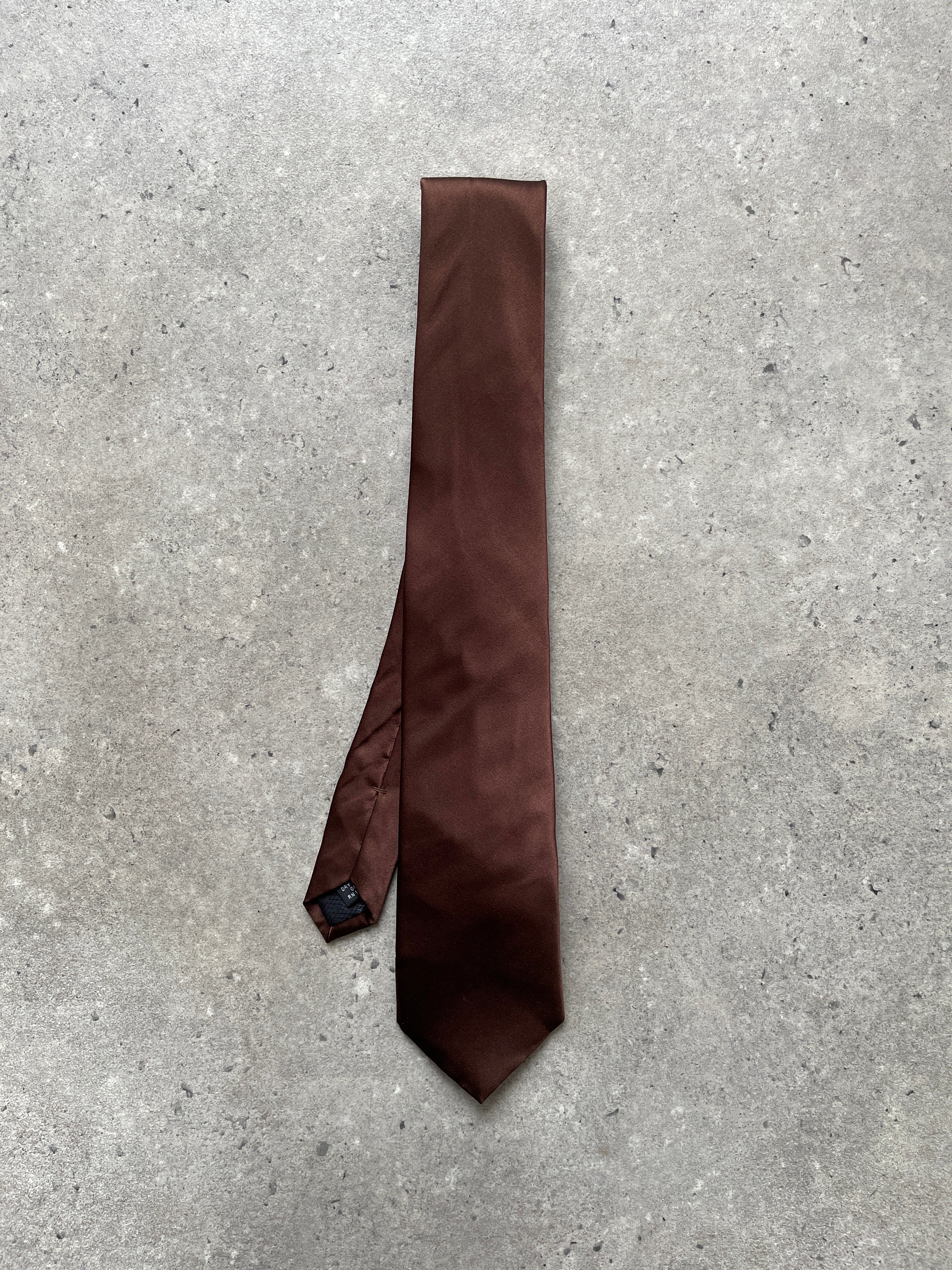 Elegant vintage 2000s pure silk tie with intricate pattern, showcasing luxurious fabric and classic design.
