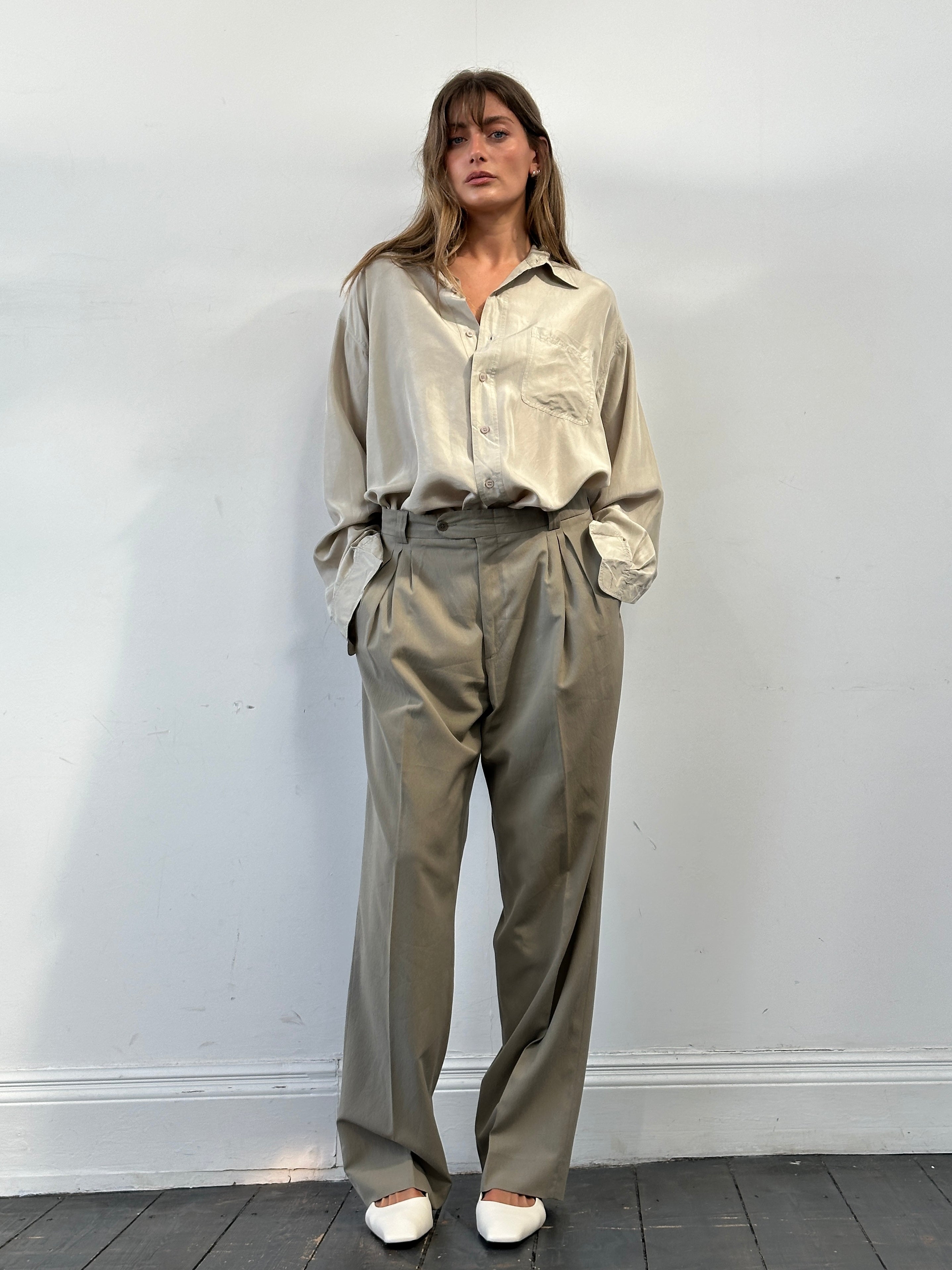 Vintage Italian vintage pleated tailored trousers in straight leg style, size W34, with classic tailored fit and pleated front design.