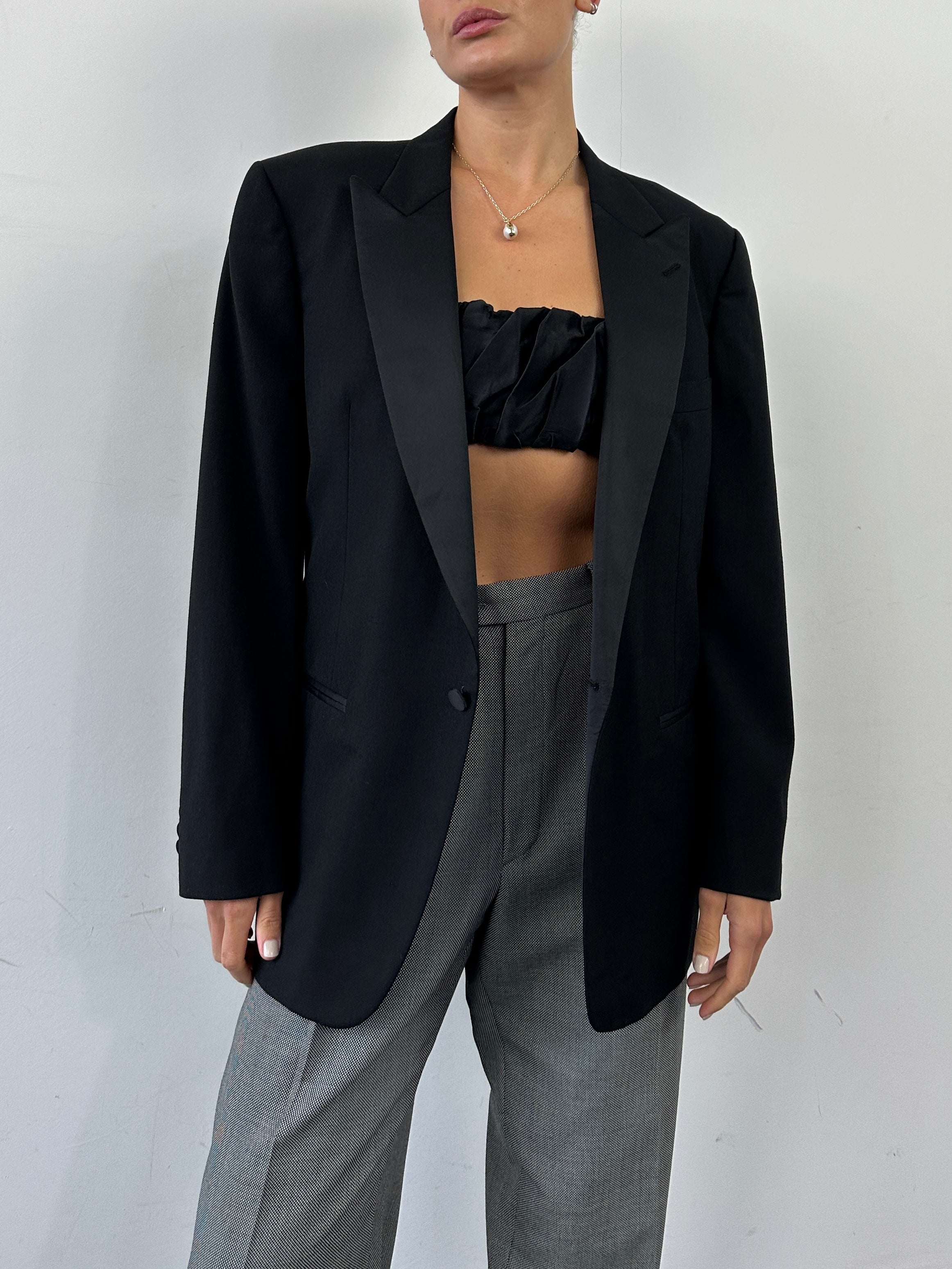 Christian Dior Monsieur tuxedo wool blazer in size 42R with a single-breasted design and classic lapel, tailored fit.