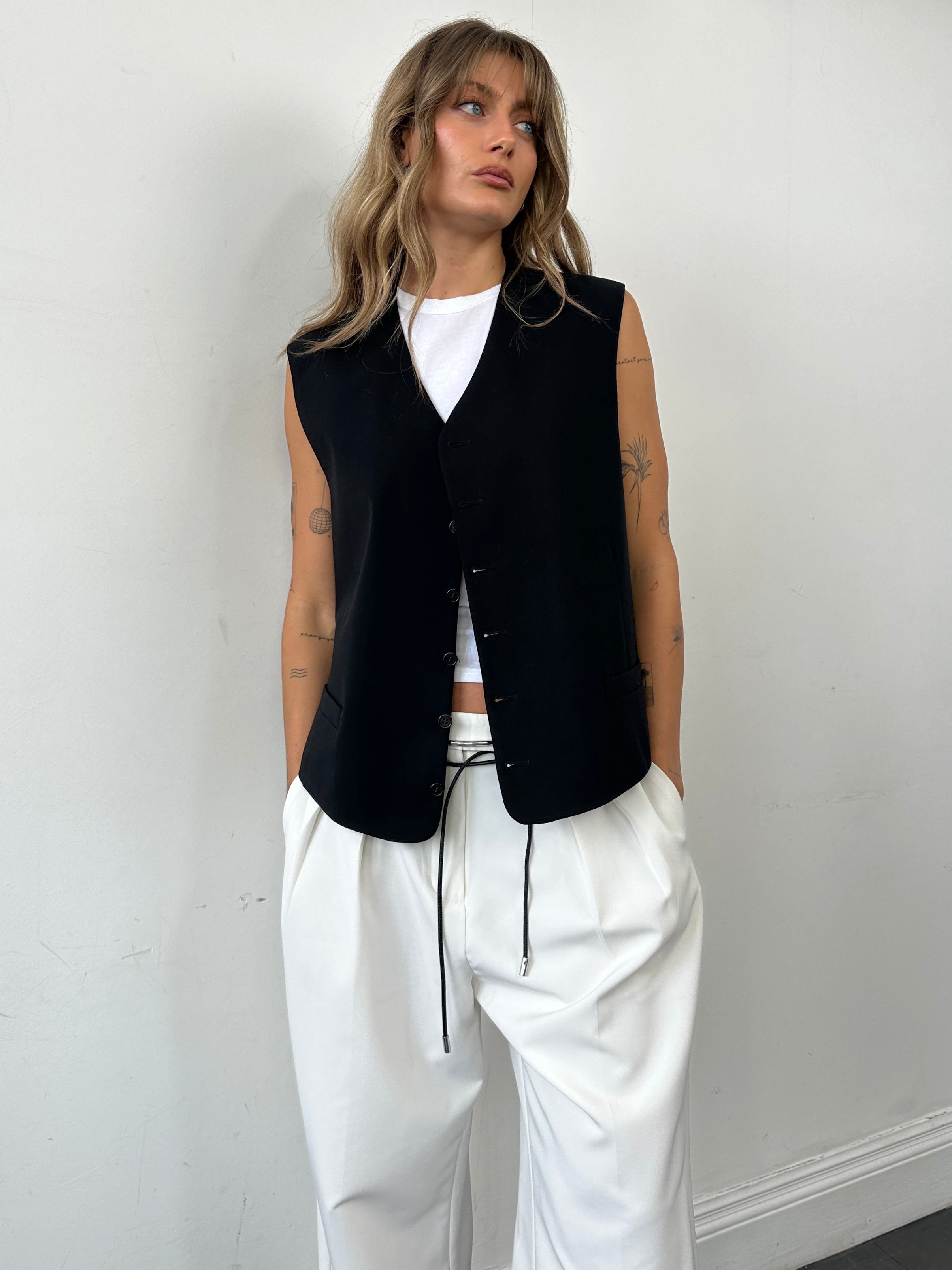 Yves Saint Laurent pure wool tailored waistcoat in size 46R/XL, featuring a classic fit and elegant design.