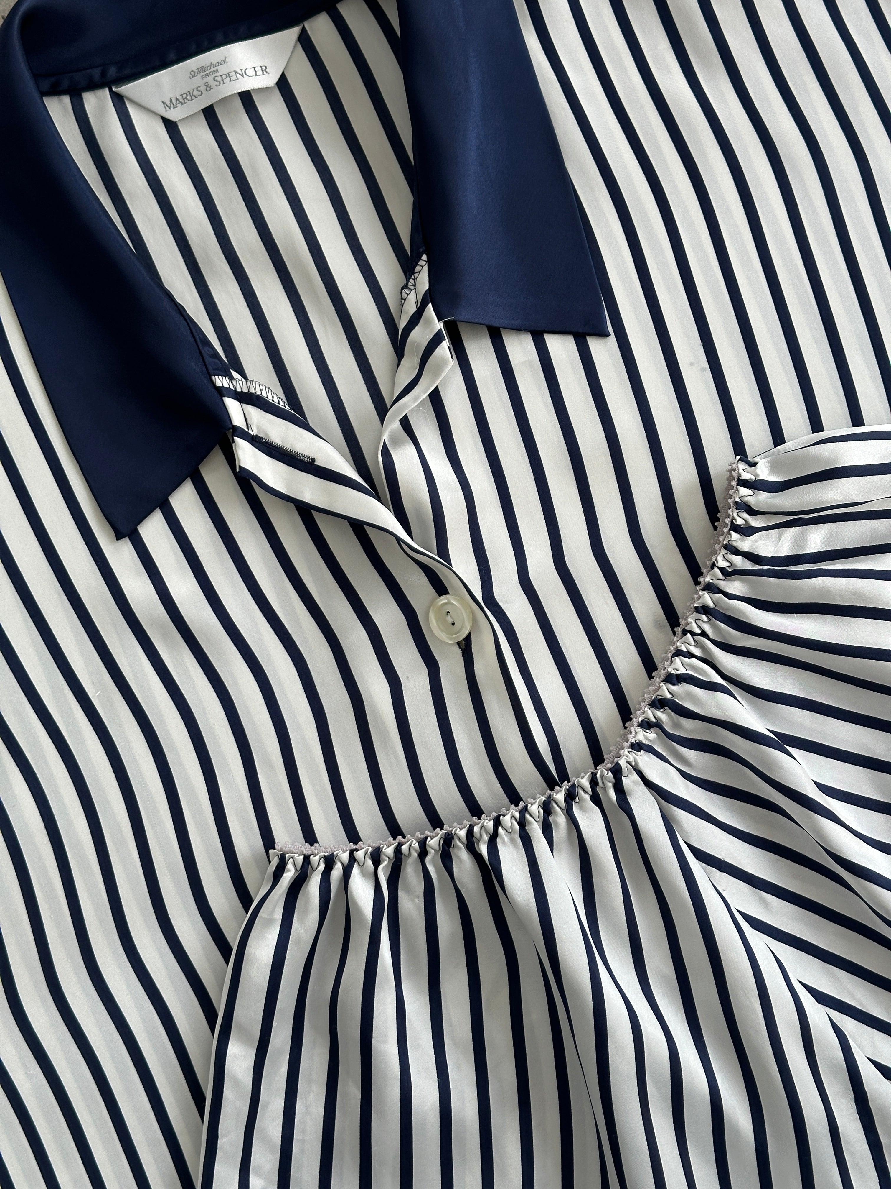 St Michael satin stripe two-piece shirt and shorts set in M/L size, featuring a stylish shirt and matching shorts with a satin stripe pattern.