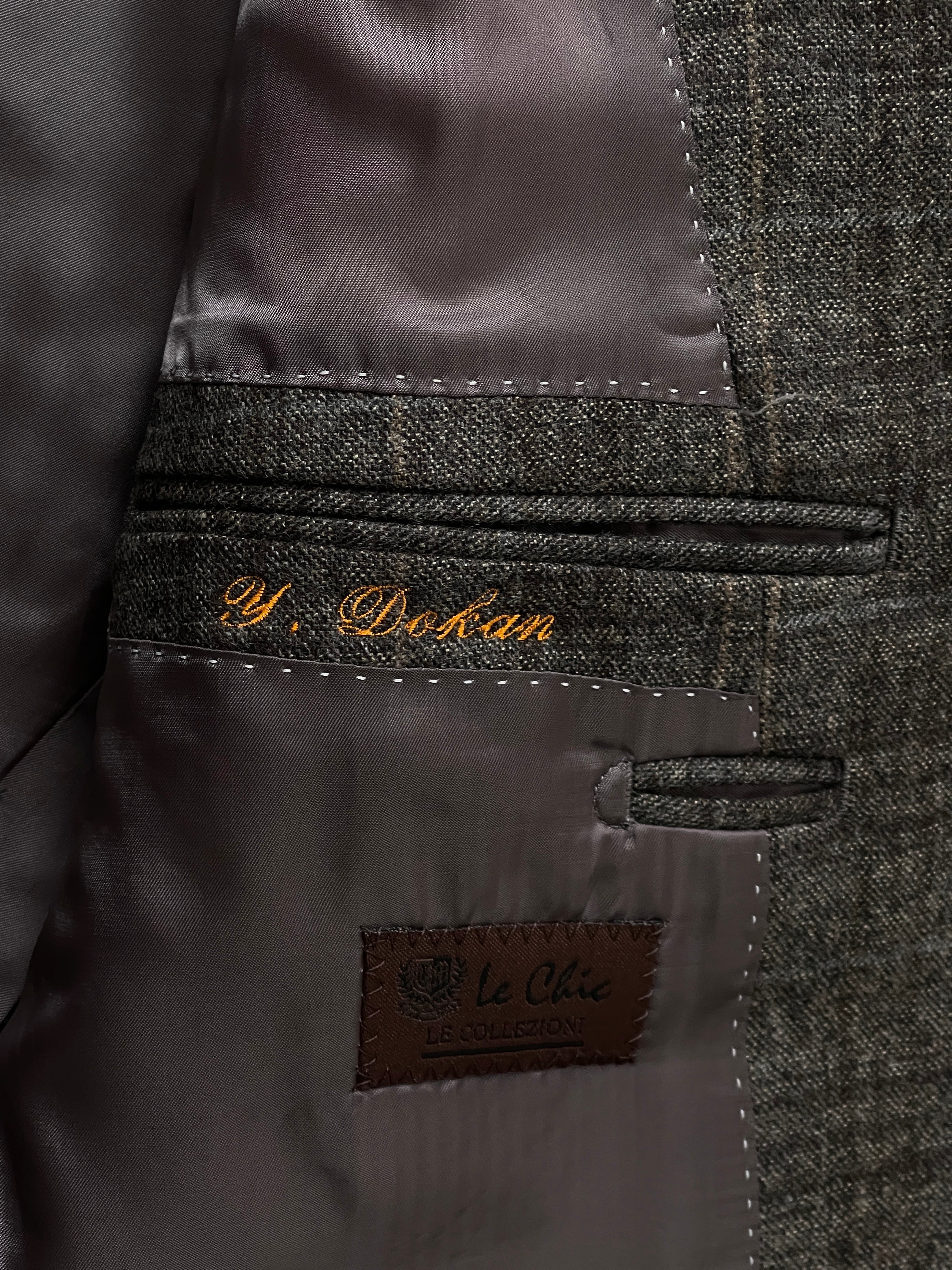 Loro Piana Le Chic 1990s pure wool check blazer in size 36R/S, tailored fit with classic pattern, displayed on a mannequin.