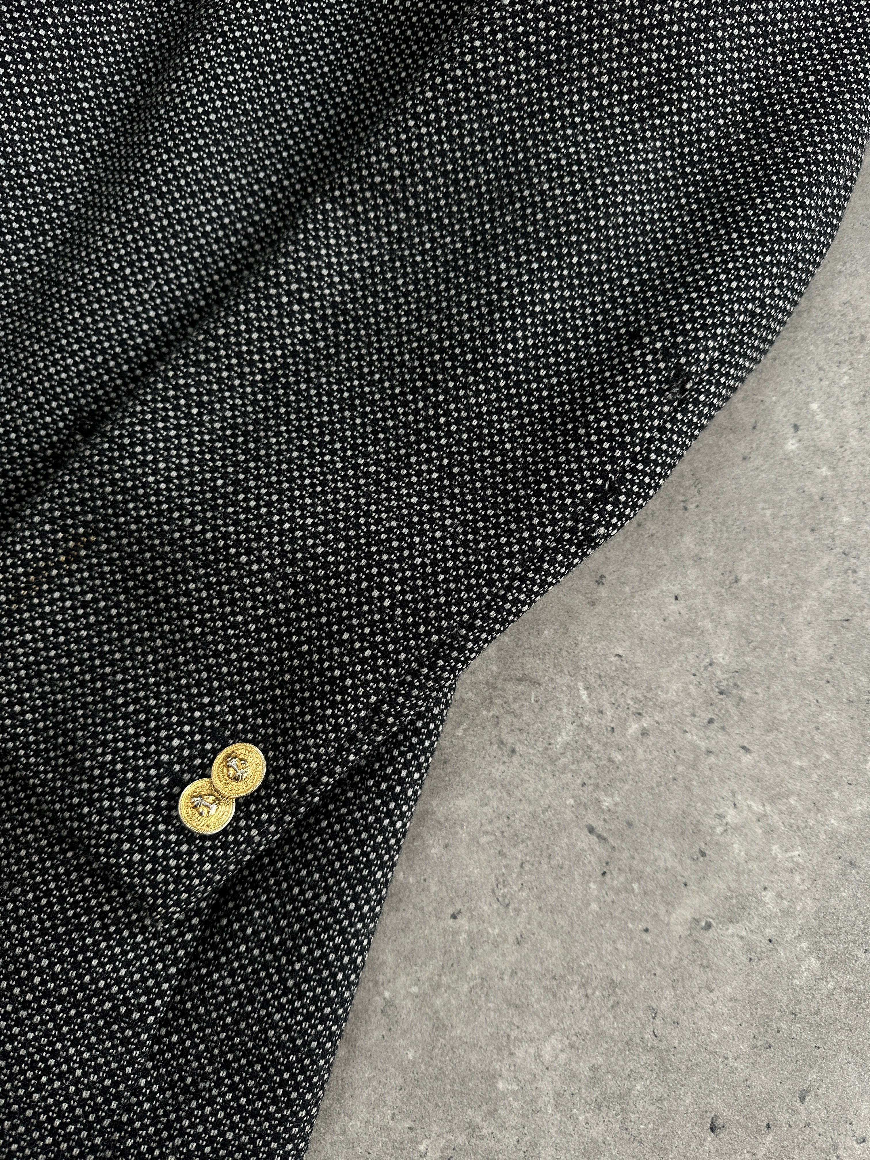 Versace Versus 90s pure wool single-breasted blazer in size 40R/L, featuring classic tailored fit and stylish lapel details.