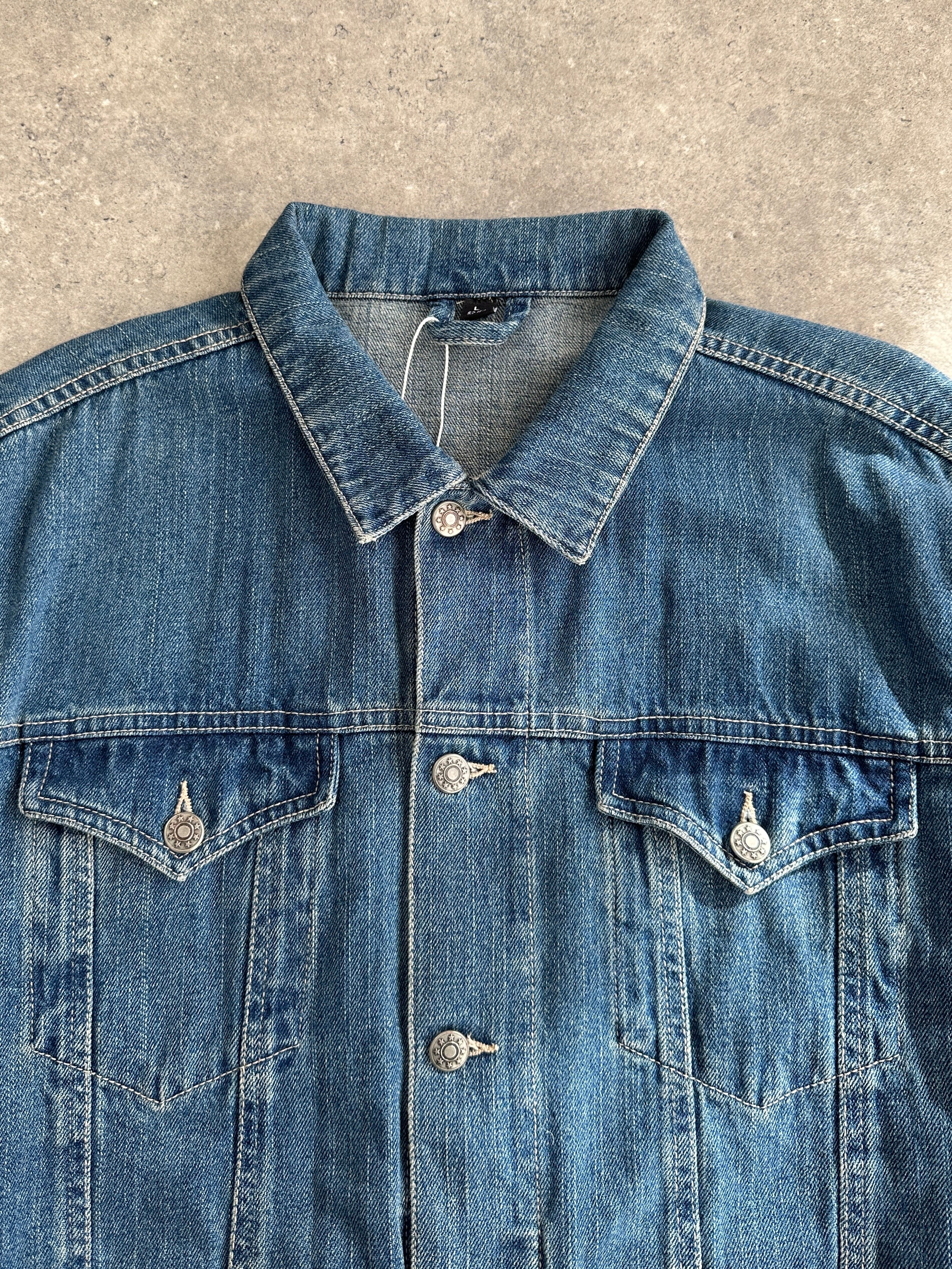 Vintage pure cotton denim jacket in size XL, featuring classic design and durable fabric, perfect for casual wear.