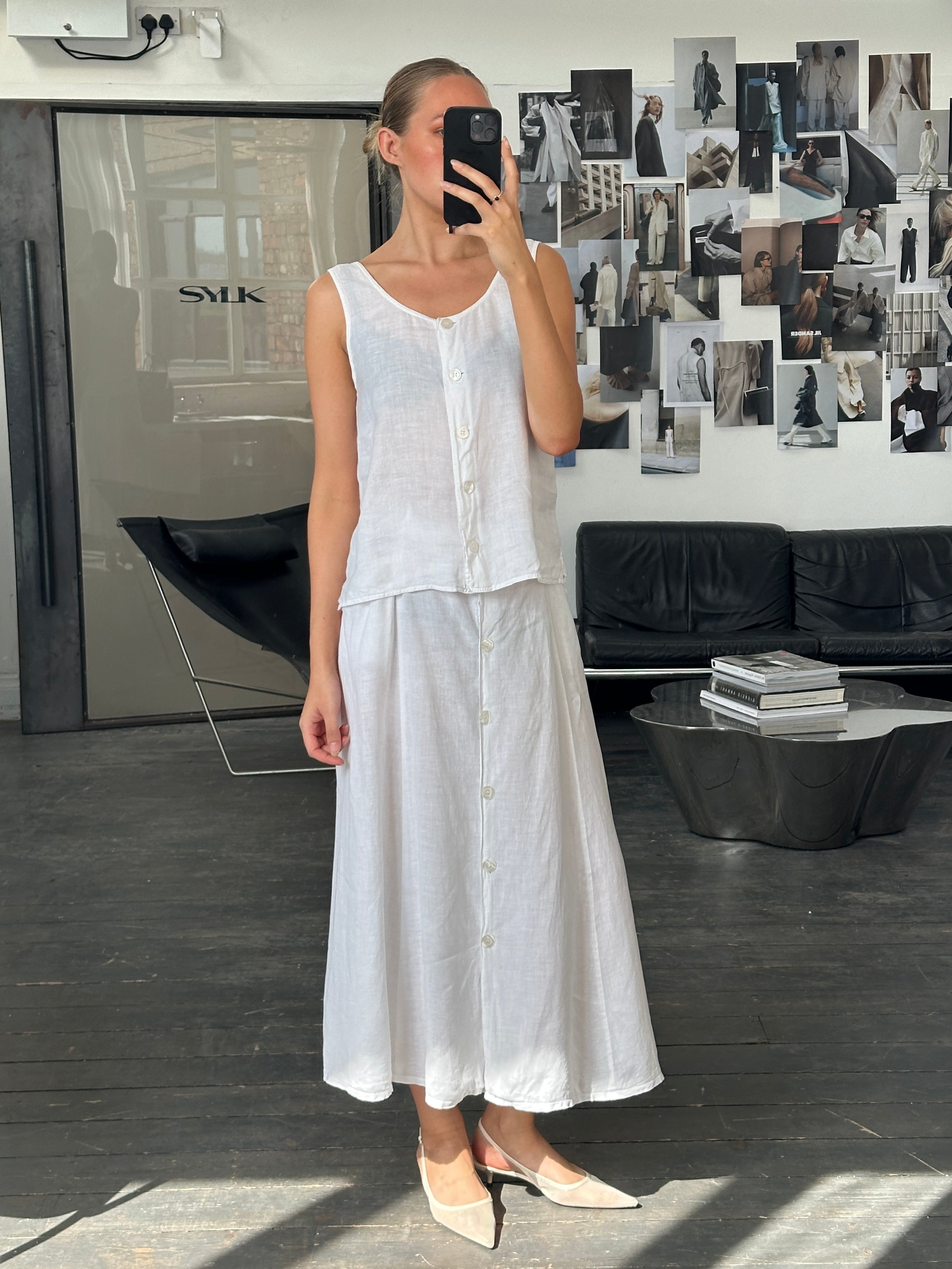 Marella 2000s pure linen two-piece skirt and top set, featuring a lightweight skirt and matching sleeveless top, in neutral tones.