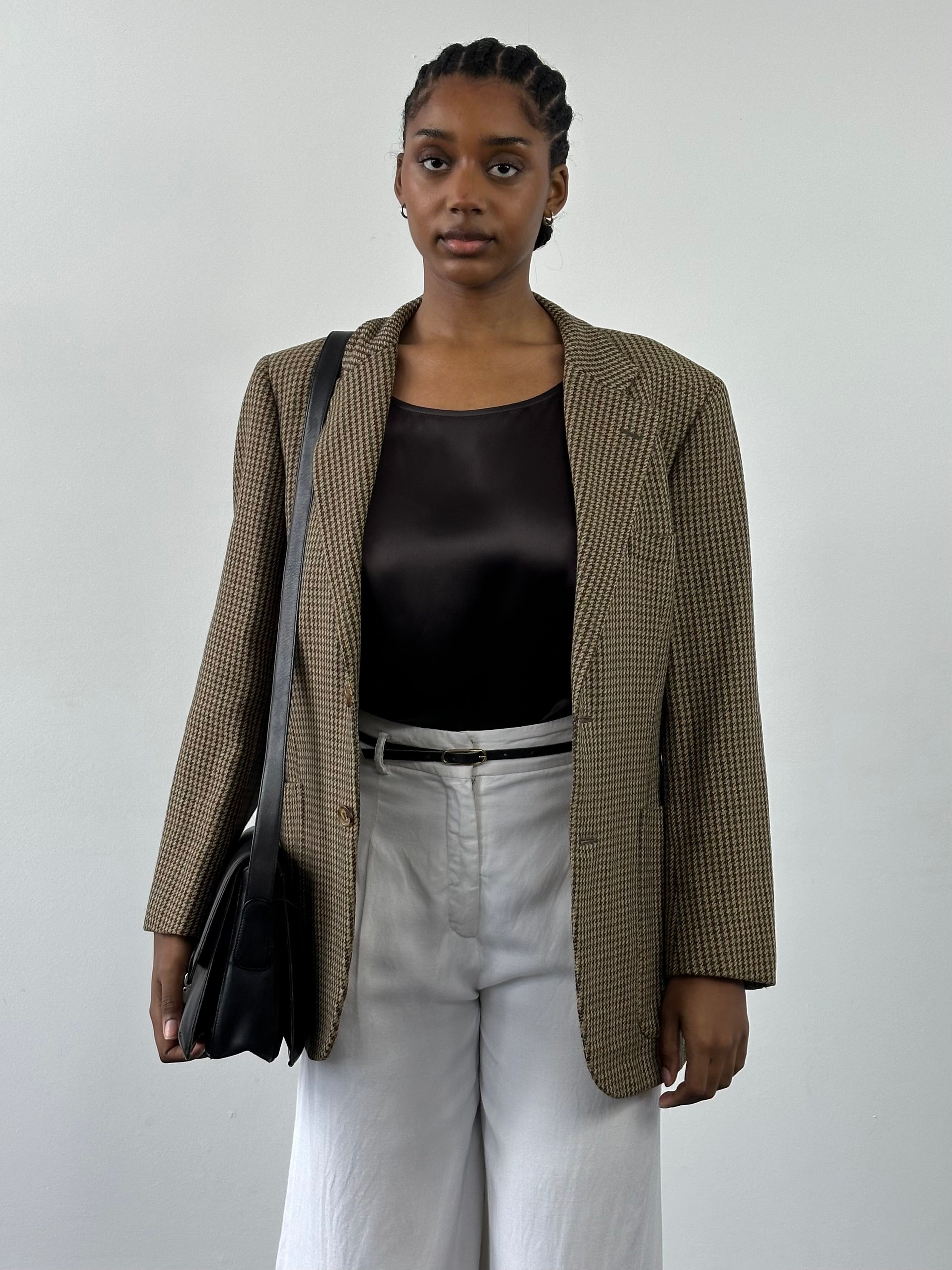 Burberry 1990s pure wool houndstooth blazer, single-breasted, in size 36S, featuring classic tailored design and check pattern.