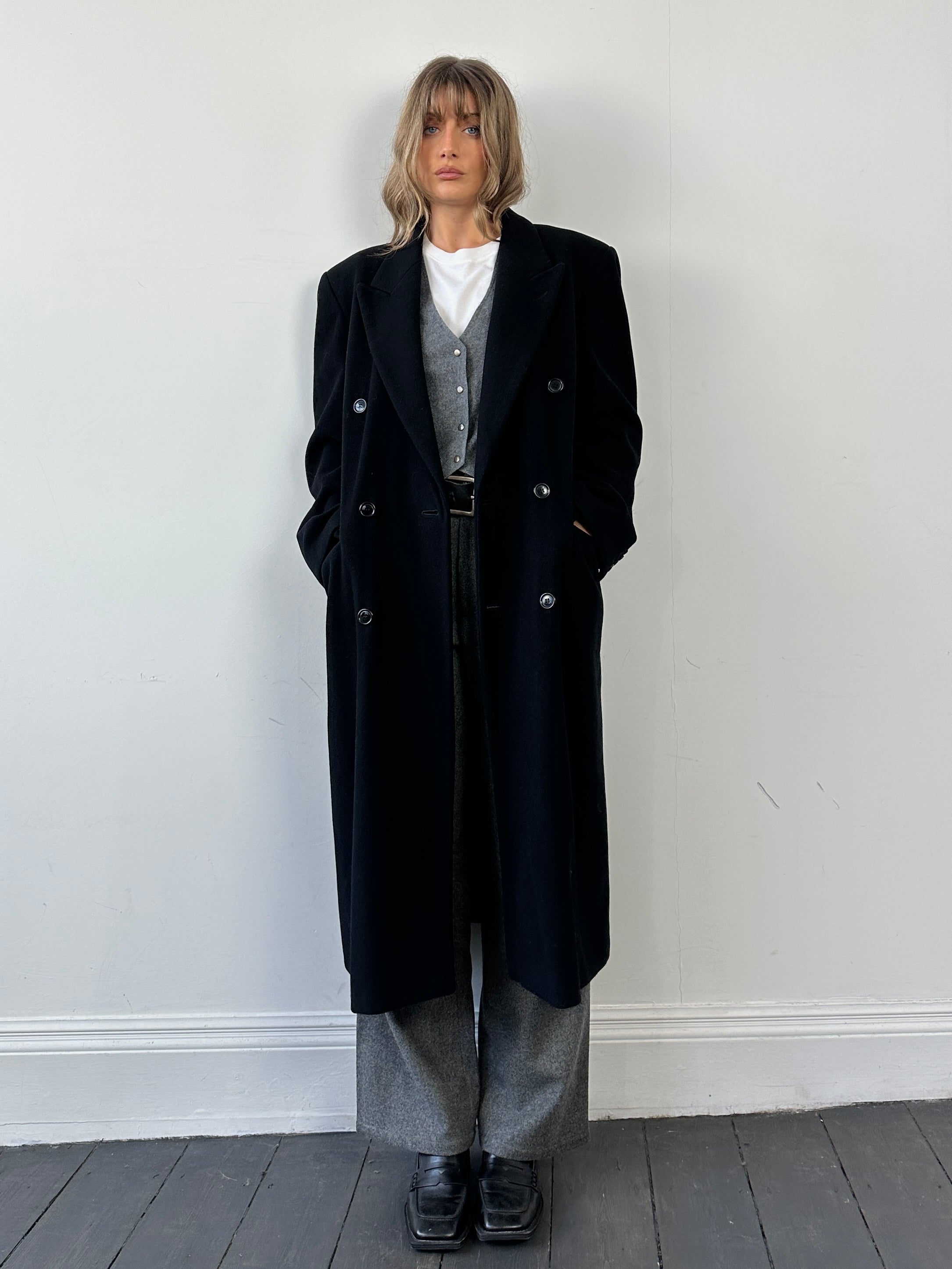Pierre Cardin double-breasted wool cashmere coat in size M, featuring a classic tailored design with a smooth finish.