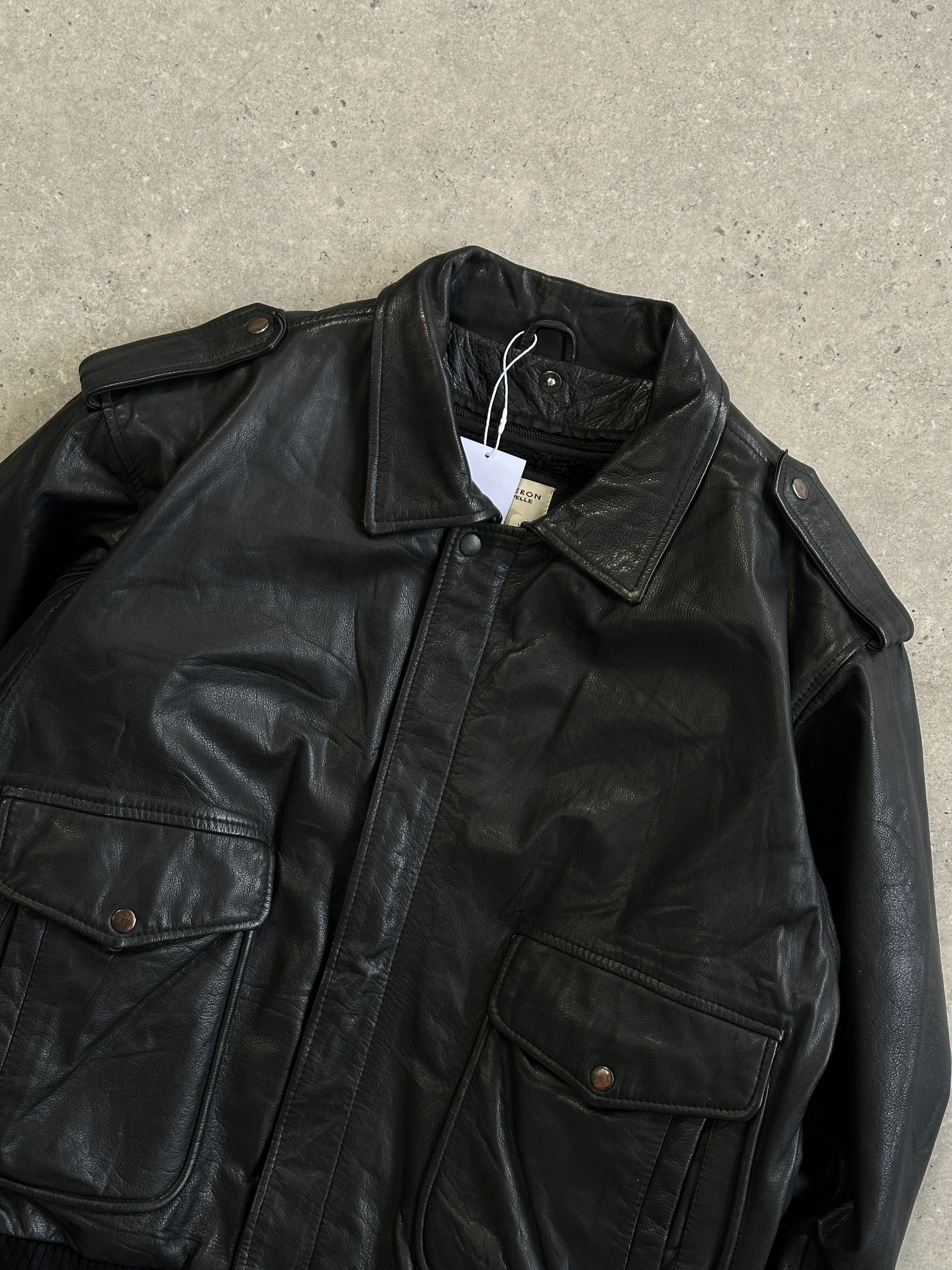 Conbipel leather bomber jacket with removable fleece lining, aviator style, in size L/XL, featuring a classic leather and shearling collar.