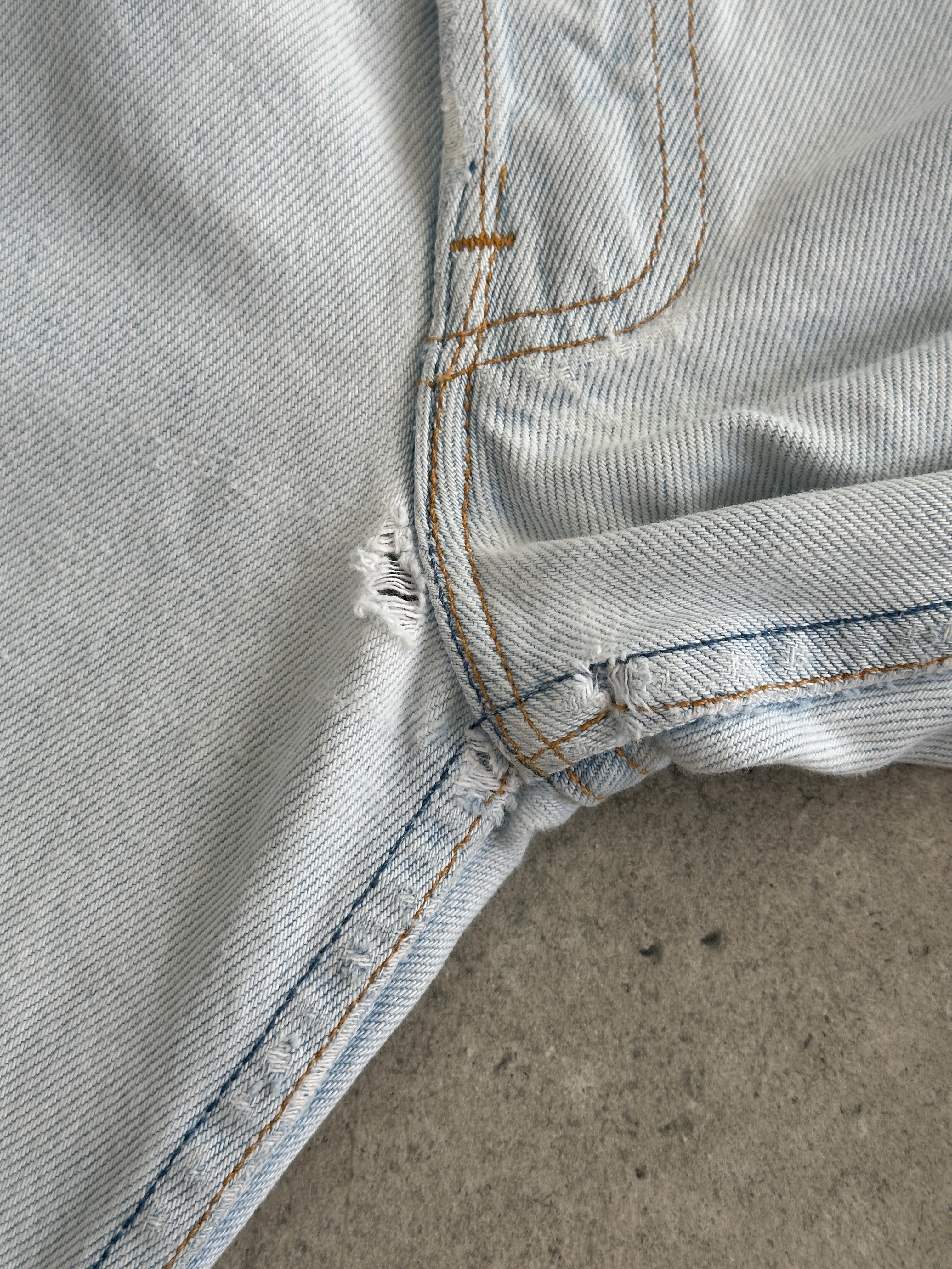 Levi’s 501 light wash straight leg denim jeans, W30, displayed on a hanger showing classic fit and clean front design.